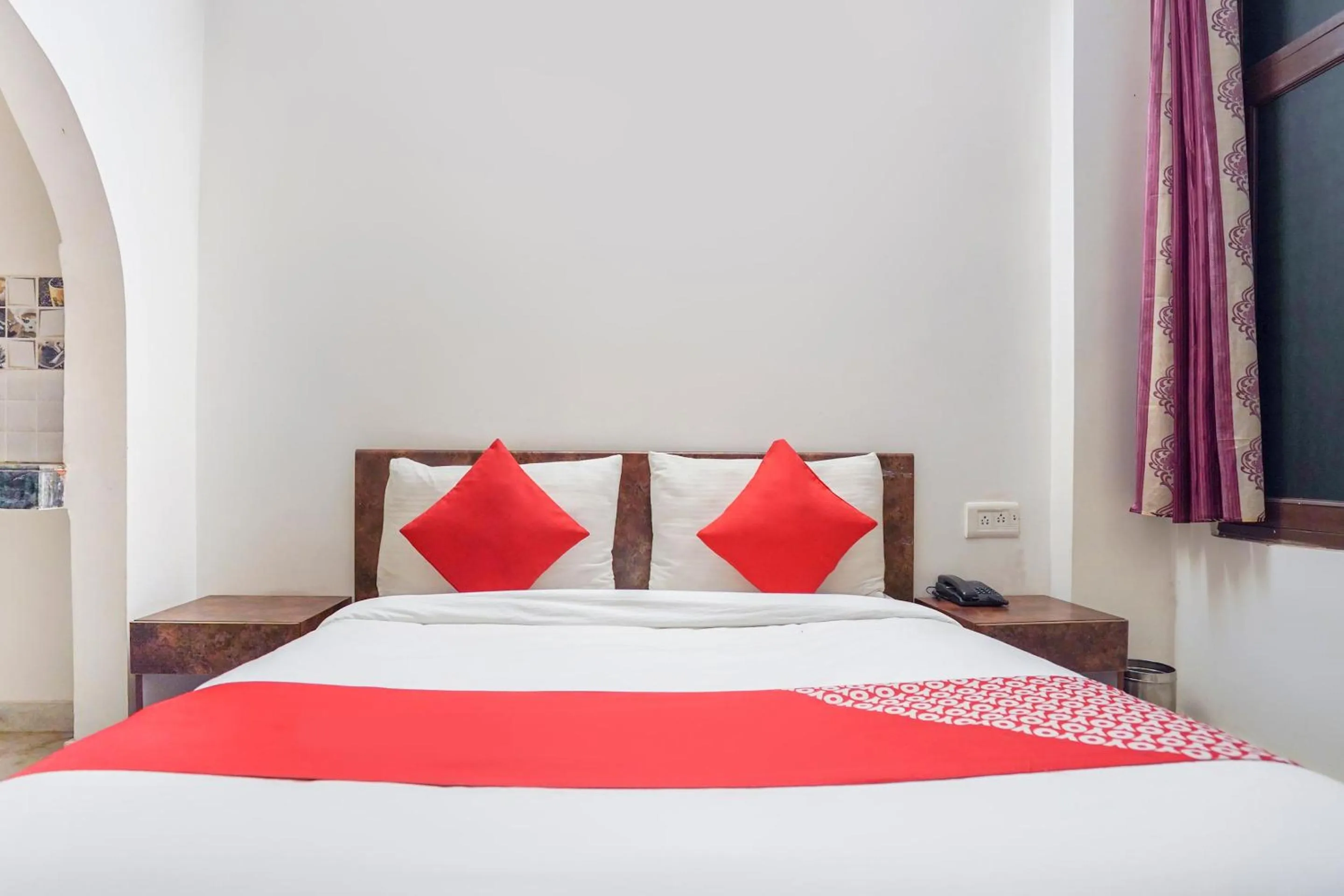 Bedroom, Bed in Hotel O Ratiram Palace BY Wamson