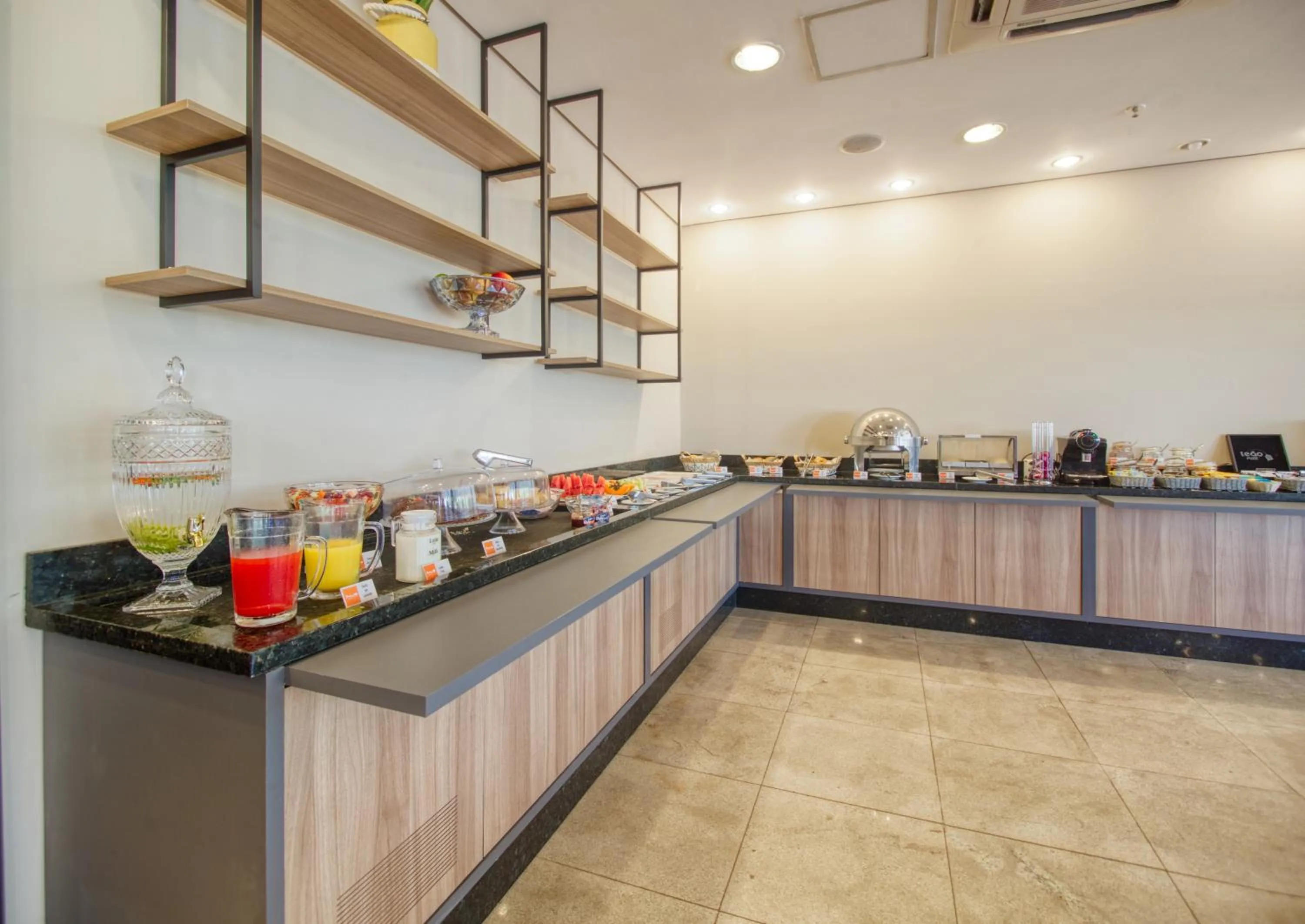 Food and drinks in HUS HOTEL Dourados