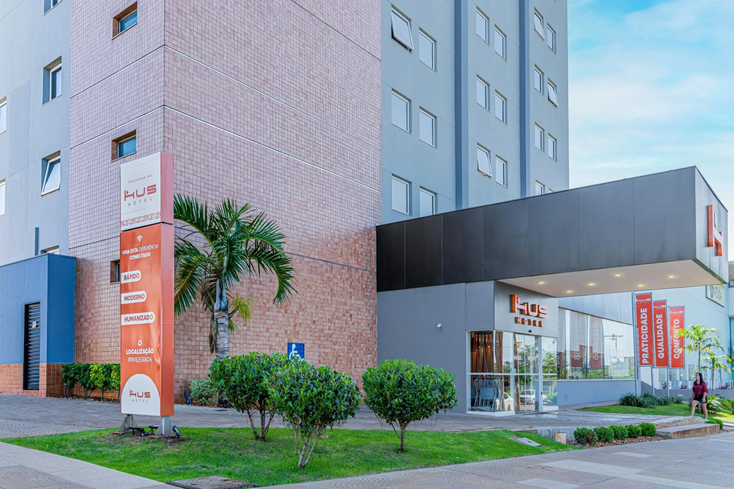 Facade/entrance in HUS HOTEL Dourados