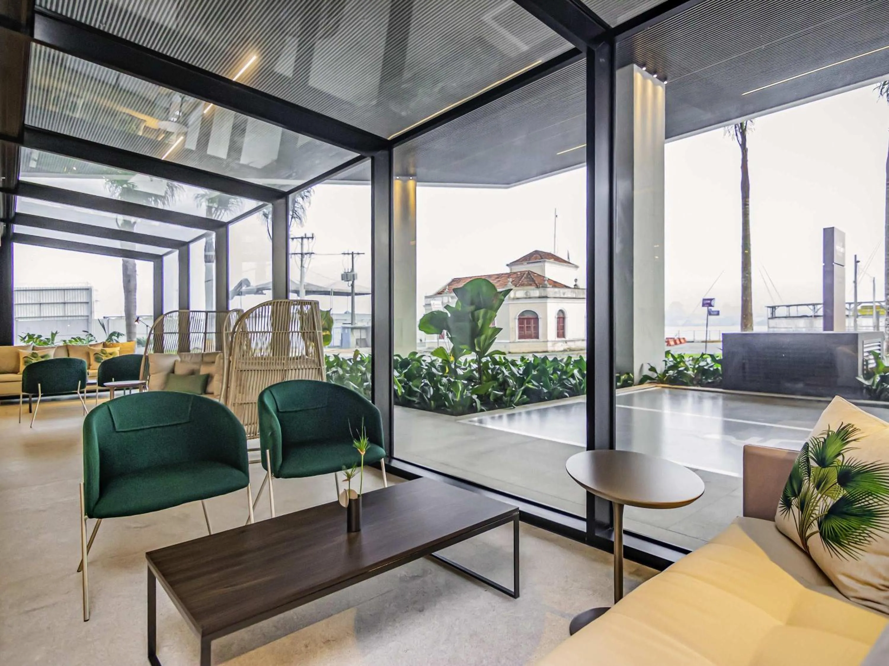 Lounge or bar in Mercure Itajai Navegantes