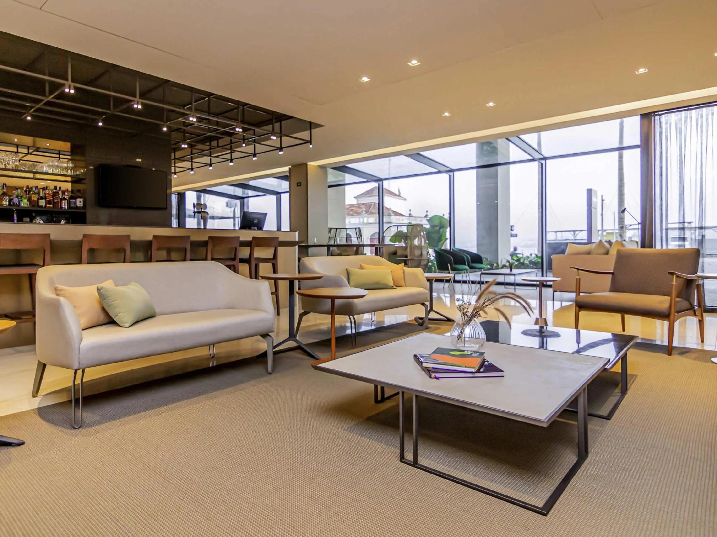 Lounge or bar in Mercure Itajai Navegantes