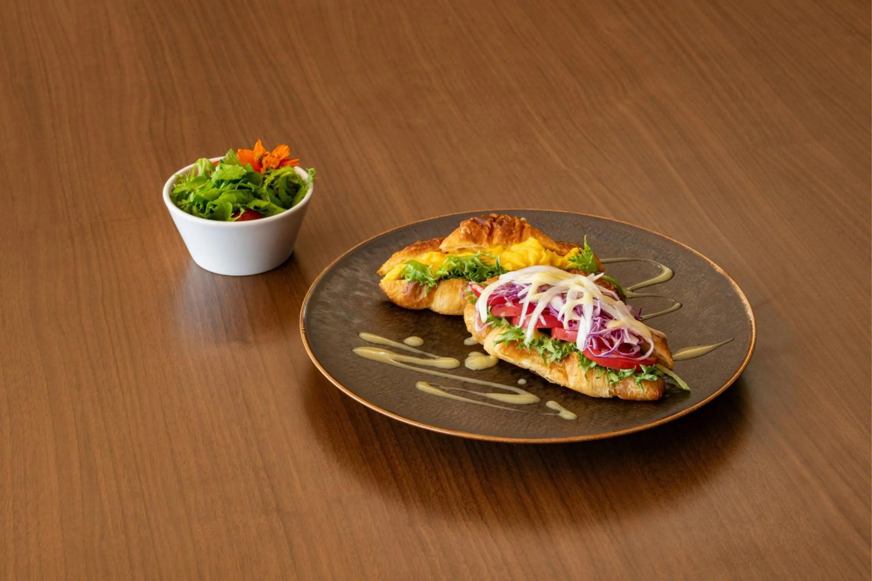 Restaurant/places to eat in Courtyard by Marriott Osaka Honmachi