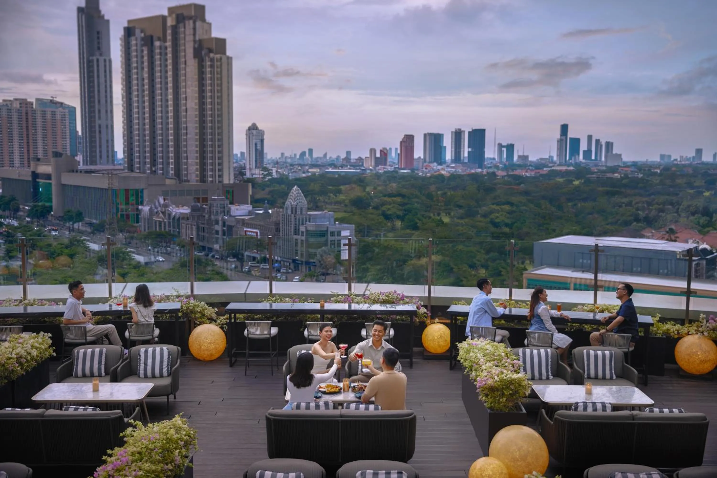 Lounge or bar in Four Points by Sheraton Surabaya, Pakuwon Indah