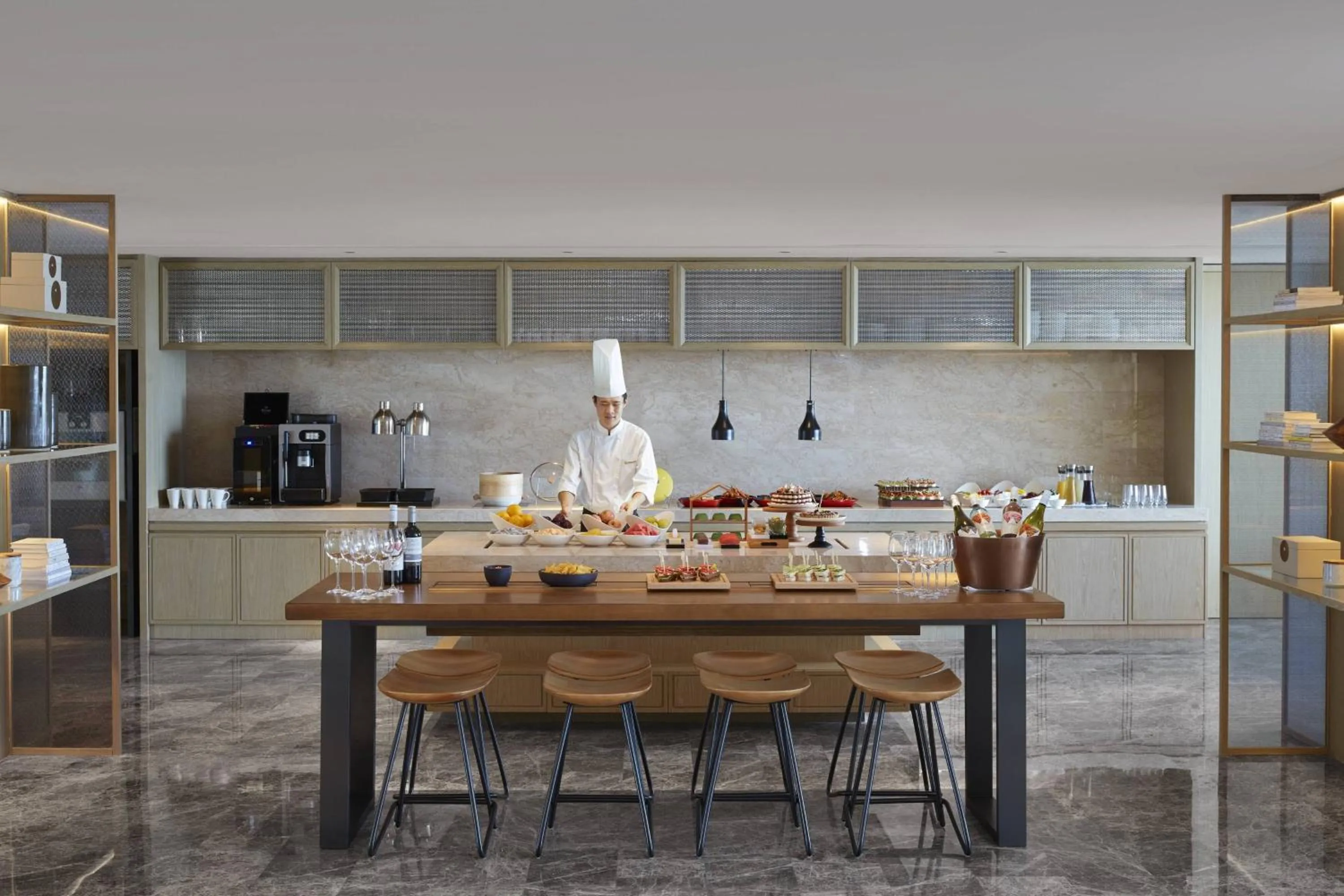 Lounge or bar in Xuzhou Marriott Hotel Lakeview