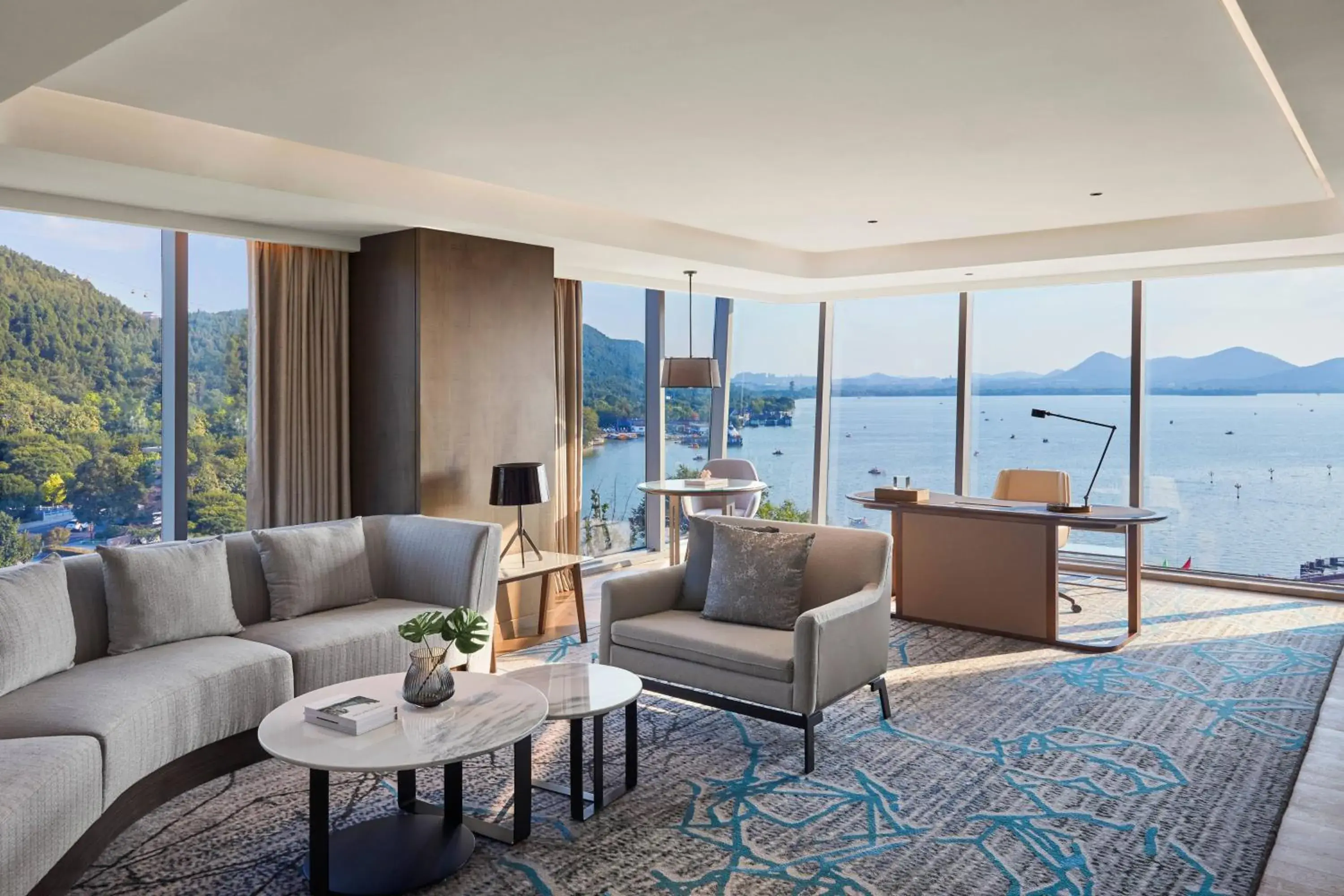Suite, 1 King, Lake view in Xuzhou Marriott Hotel Lakeview Suite, 1 King, Lake view in Xuzhou Marriott Hotel Lakeview
