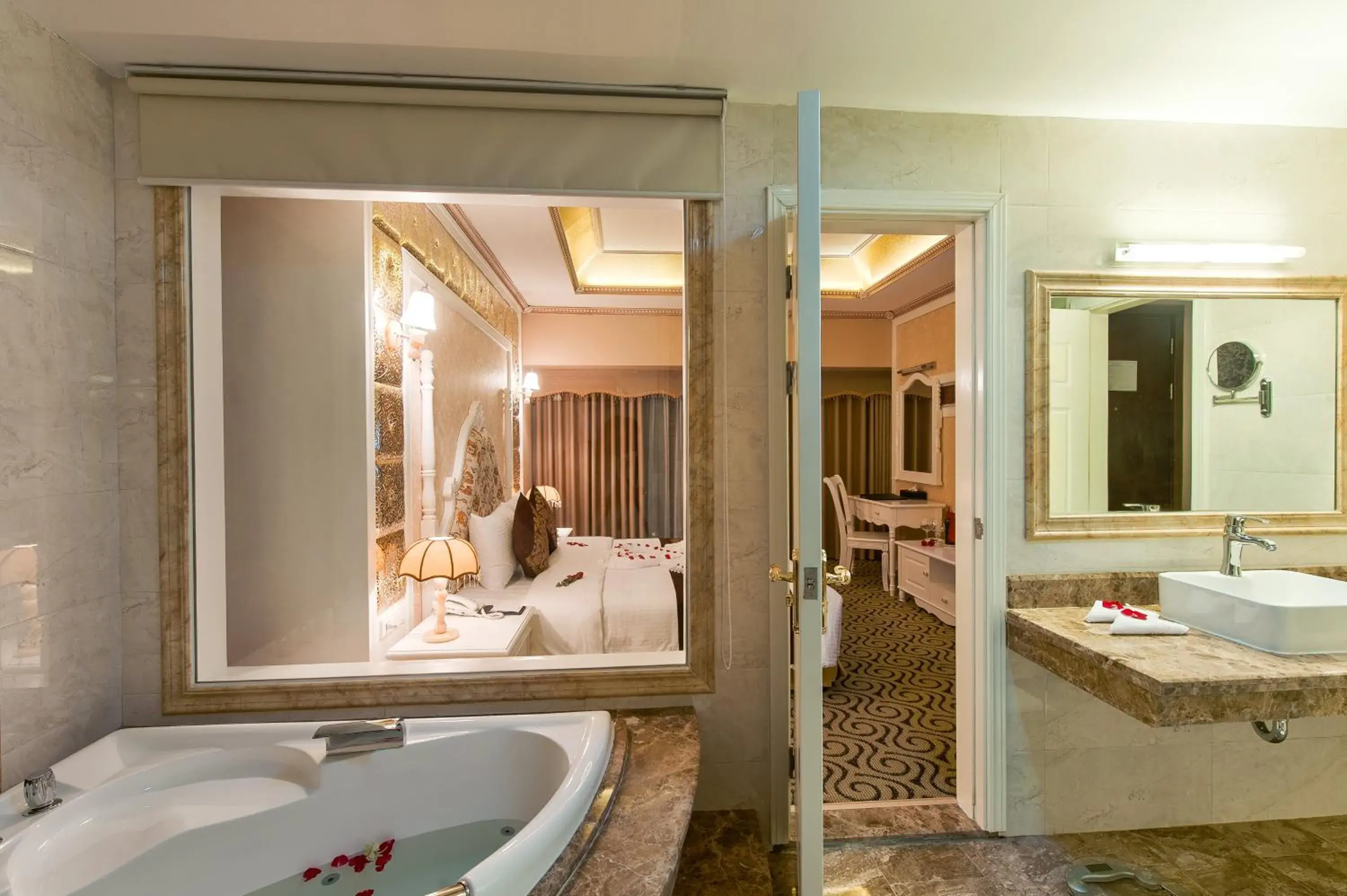 Club Suite in Muong Thanh Luxury Song Lam Hotel Club Suite in Muong Thanh Luxury Song Lam Hotel