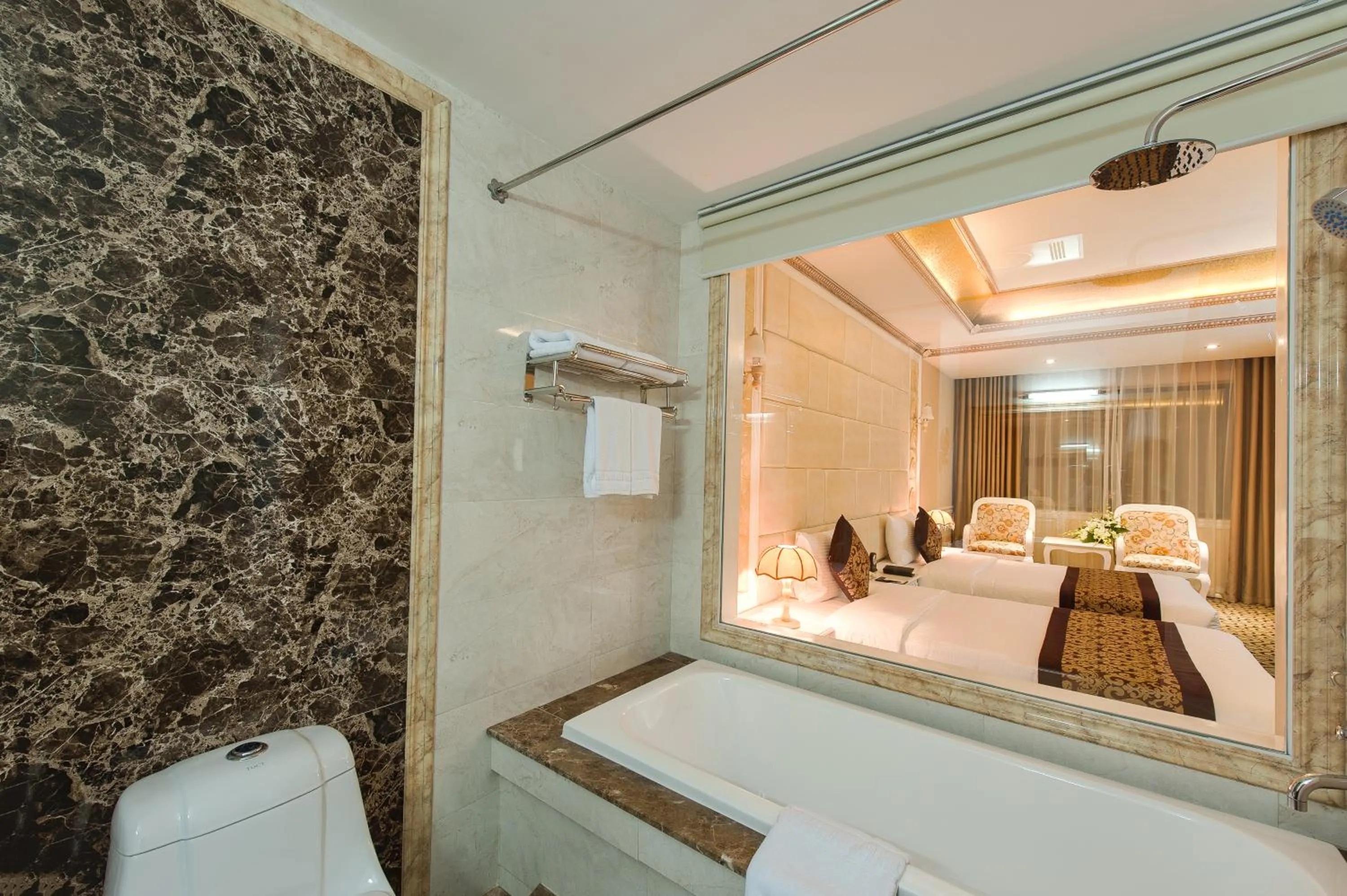 Bathroom, Bed in Muong Thanh Luxury Song Lam Hotel