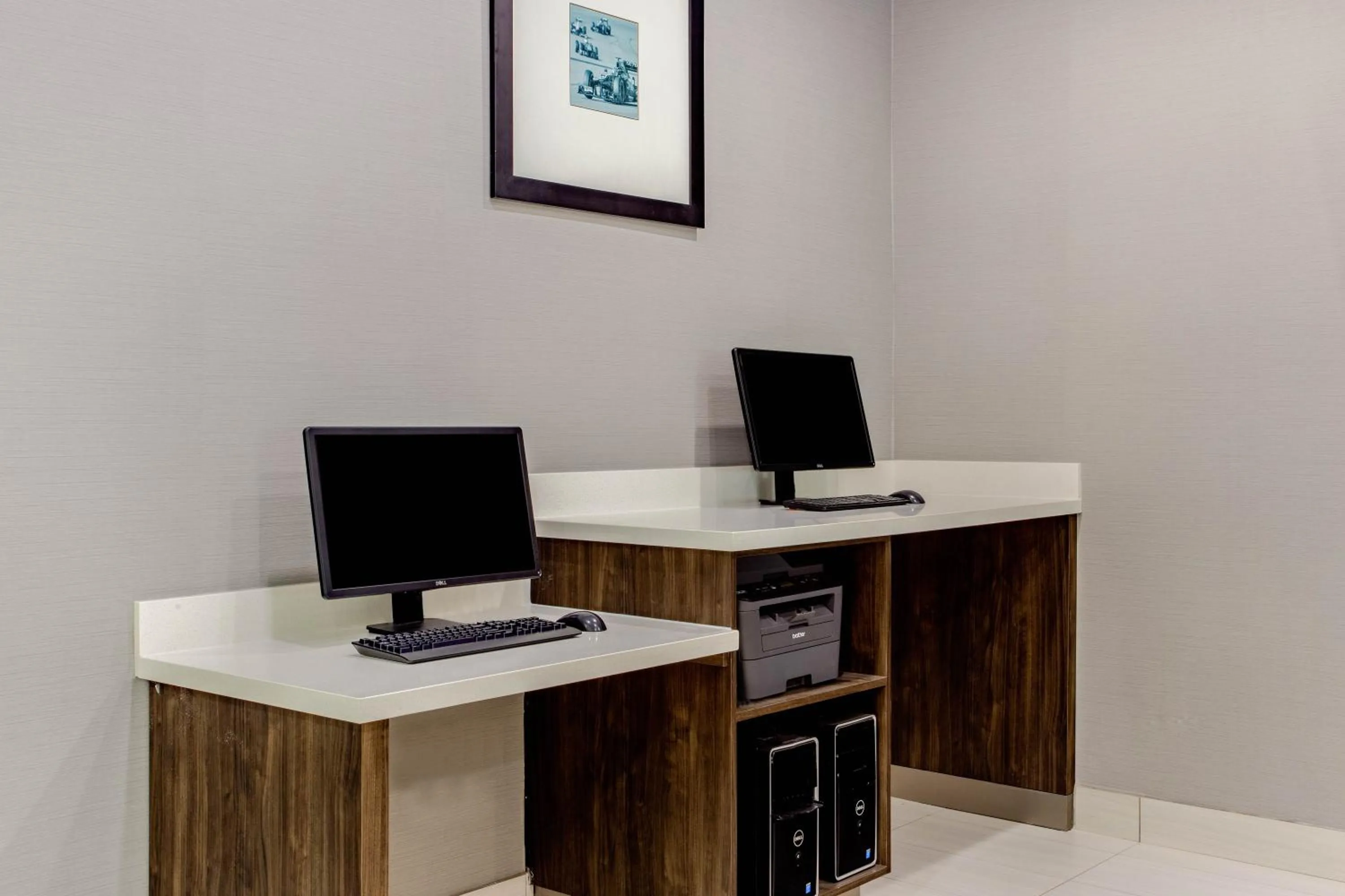 Business facilities in La Quinta Inn & Suites by Wyndham Northlake Ft. Worth