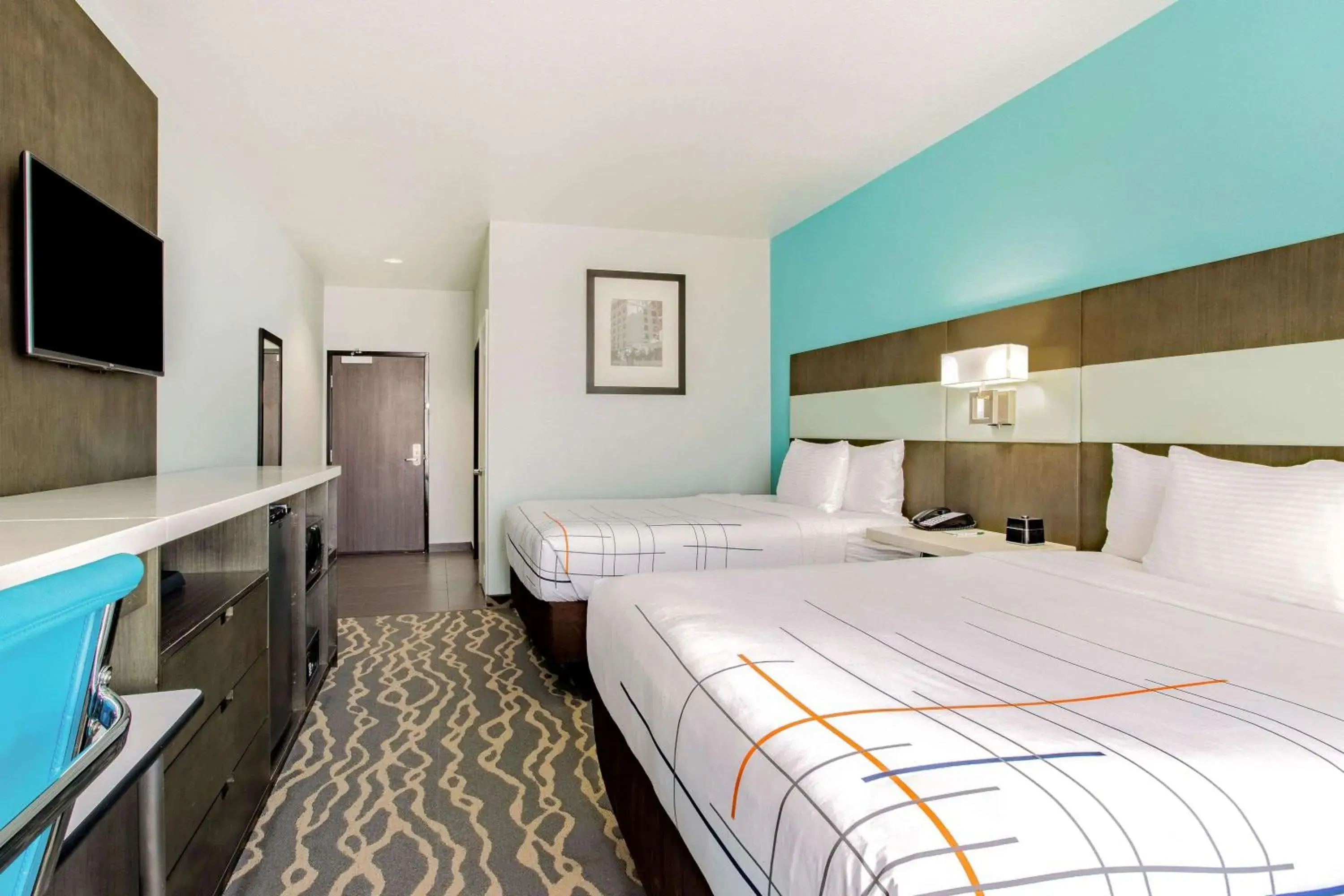 2 Queen Bed, Mobility/hearing Accessible Room, Bathtub w/ Grab Bars, Non-Smoking in La Quinta Inn & Suites by Wyndham Northlake Ft. Worth 2 Queen Bed, Mobility/hearing Accessible Room, Bathtub w/ Grab Bars, Non-Smoking in La Quinta Inn & Suites by Wyndham Northlake Ft. Worth