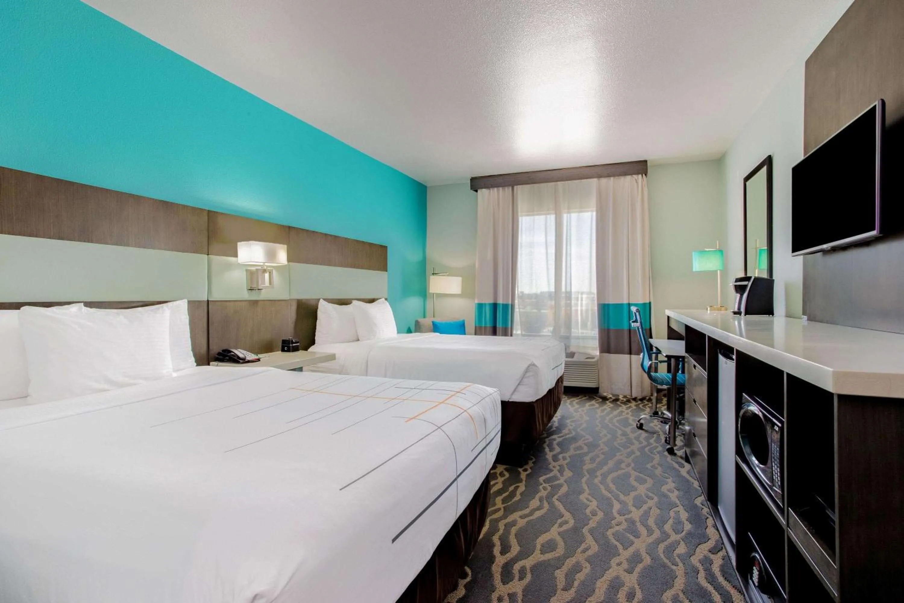 Photo of the whole room, Bed in La Quinta Inn & Suites by Wyndham Northlake Ft. Worth