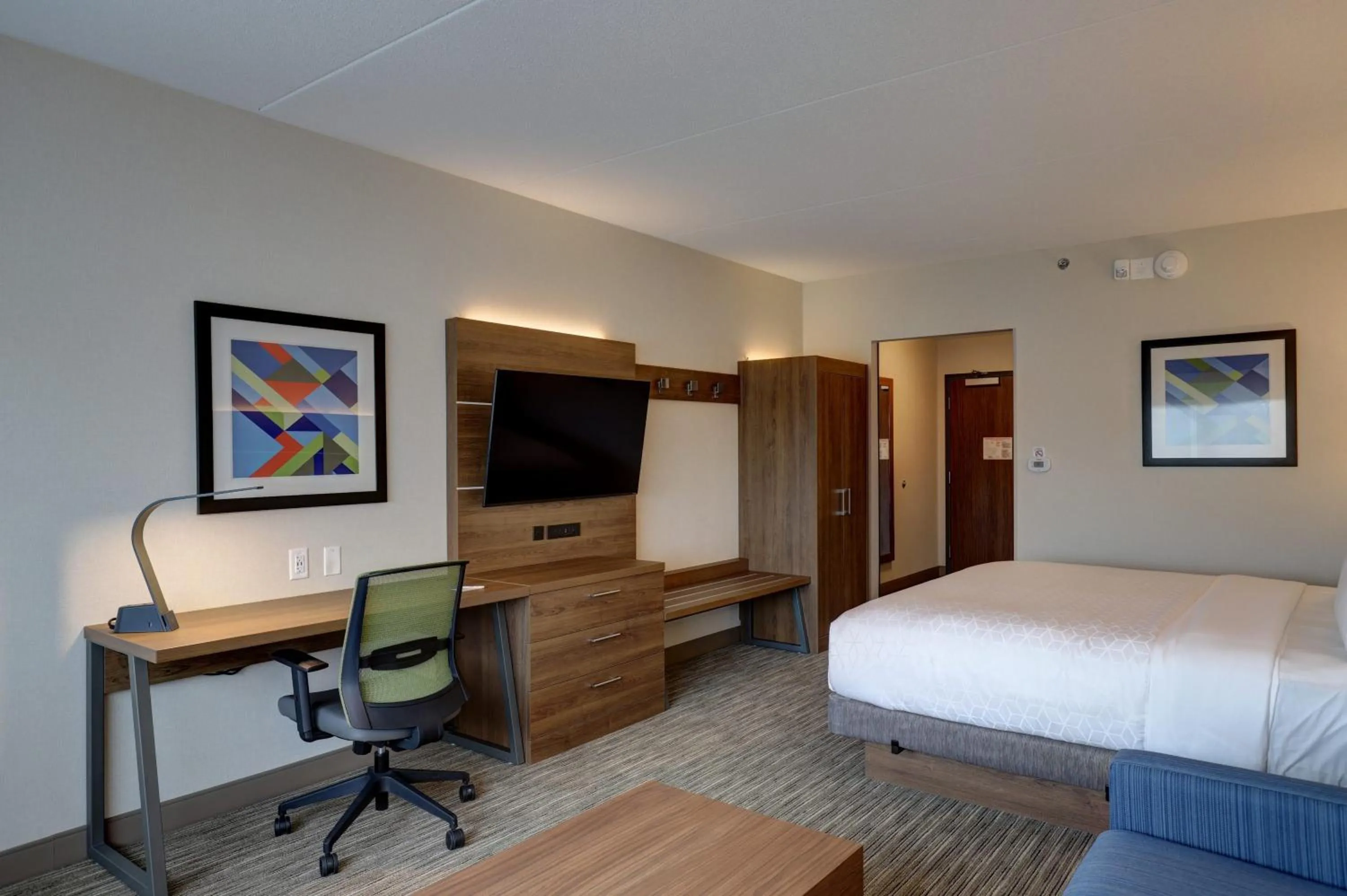 acessibility, Bed in Holiday Inn Express - Kingston West by IHG