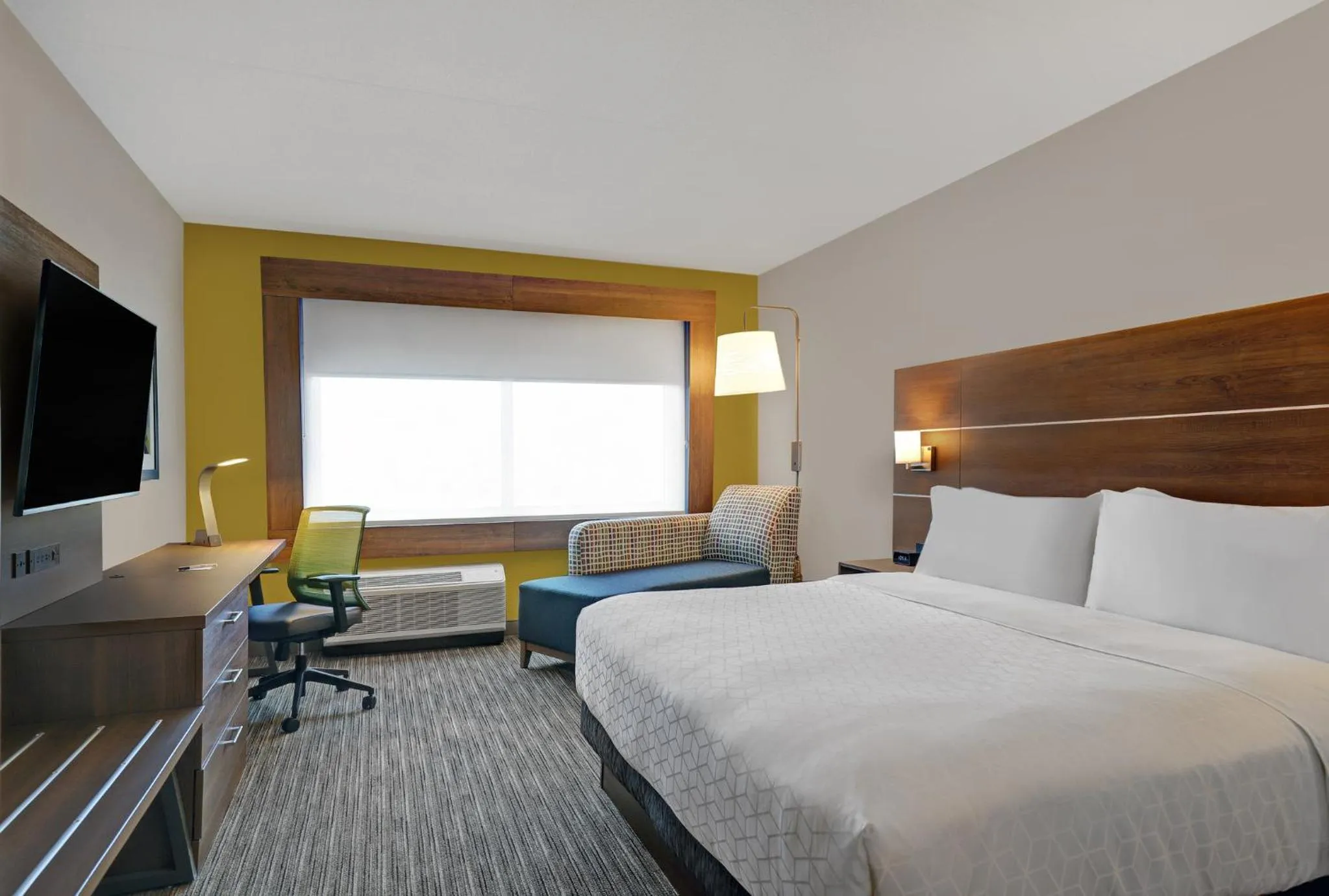 Photo of the whole room, Bed in Holiday Inn Express - Kingston West by IHG