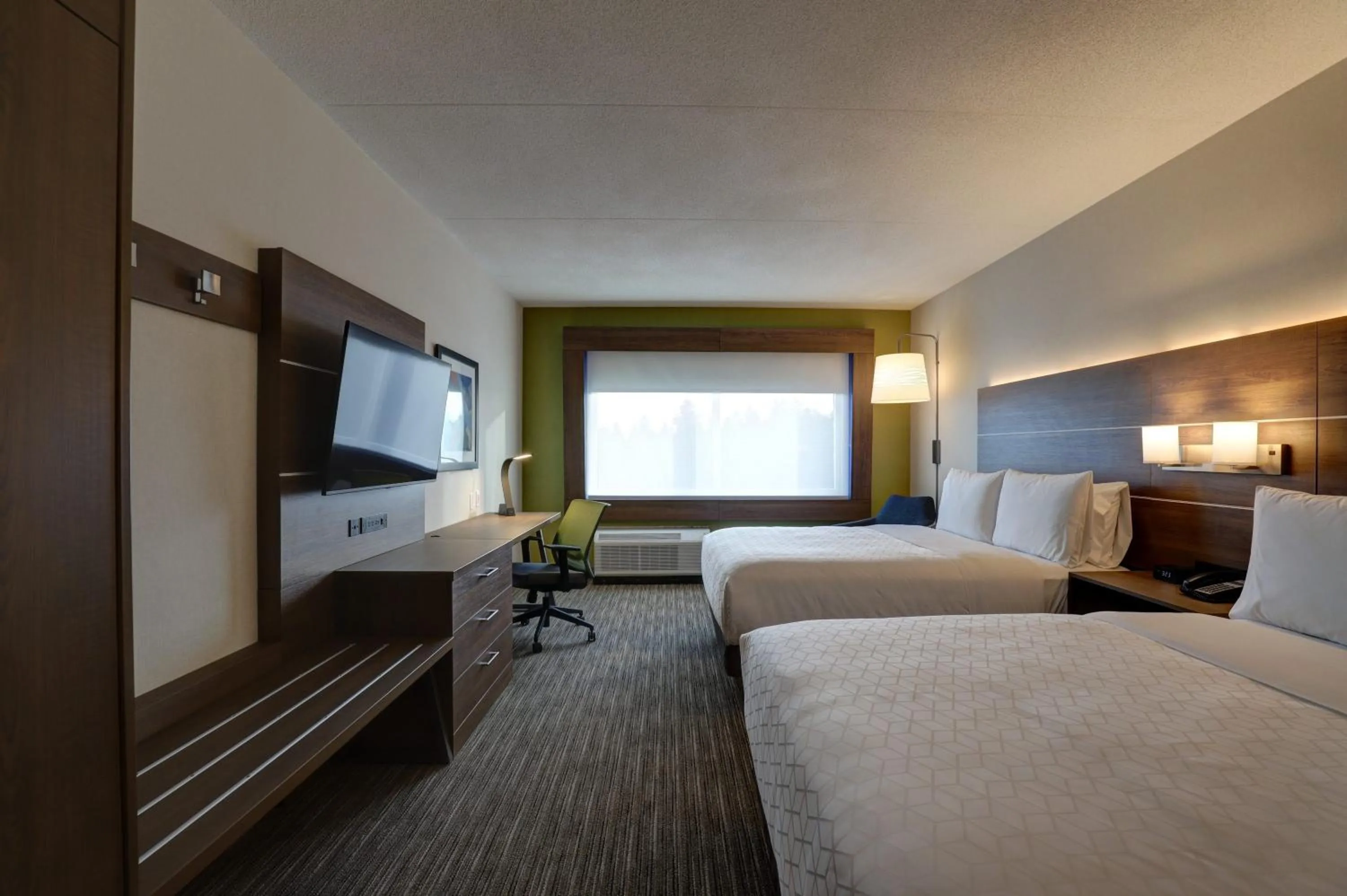 Guests, Bed in Holiday Inn Express - Kingston West by IHG
