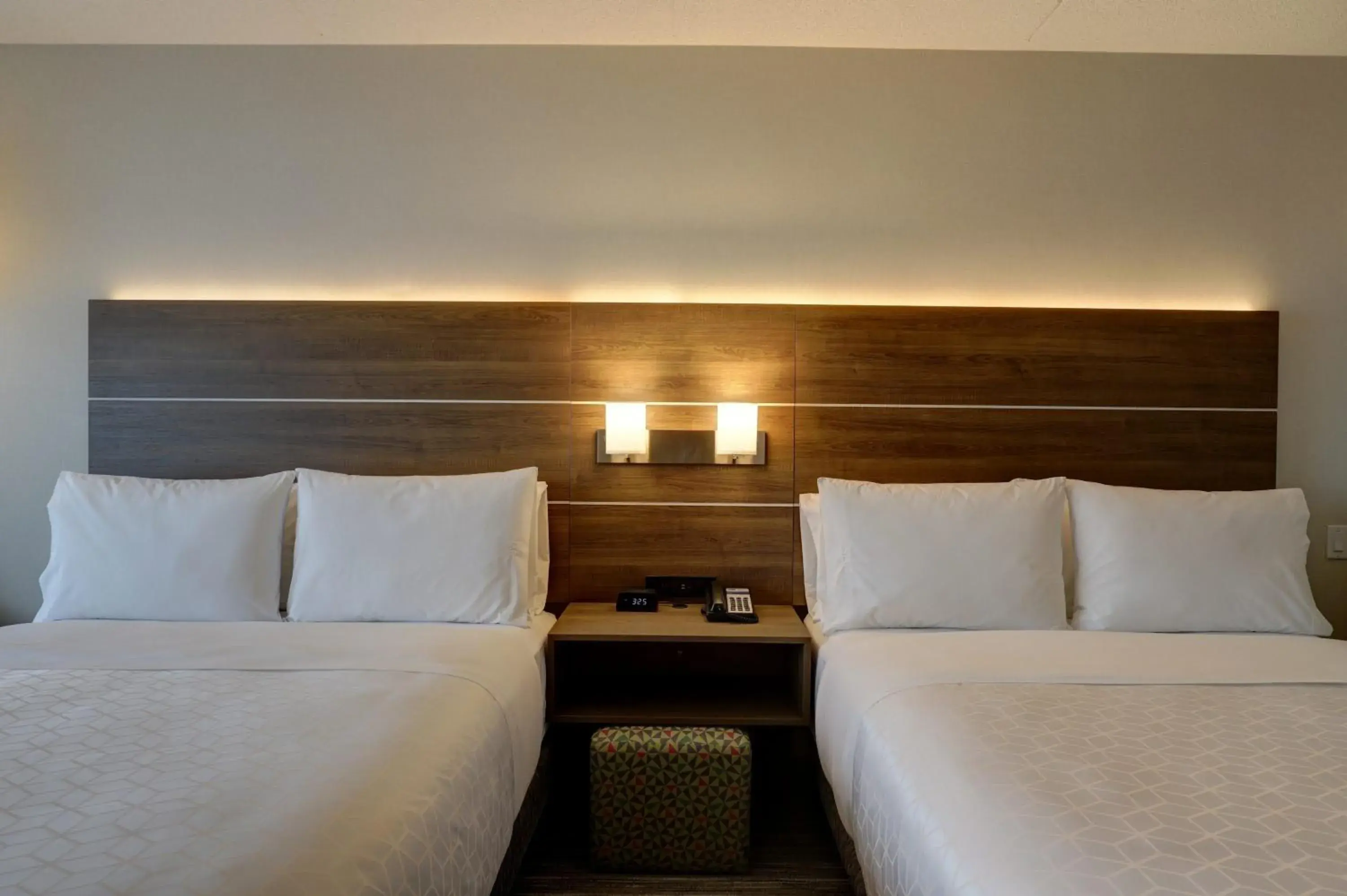 Standard Queen Room with Two Queen Beds in Holiday Inn Express - Kingston West by IHG Standard Queen Room with Two Queen Beds in Holiday Inn Express - Kingston West by IHG