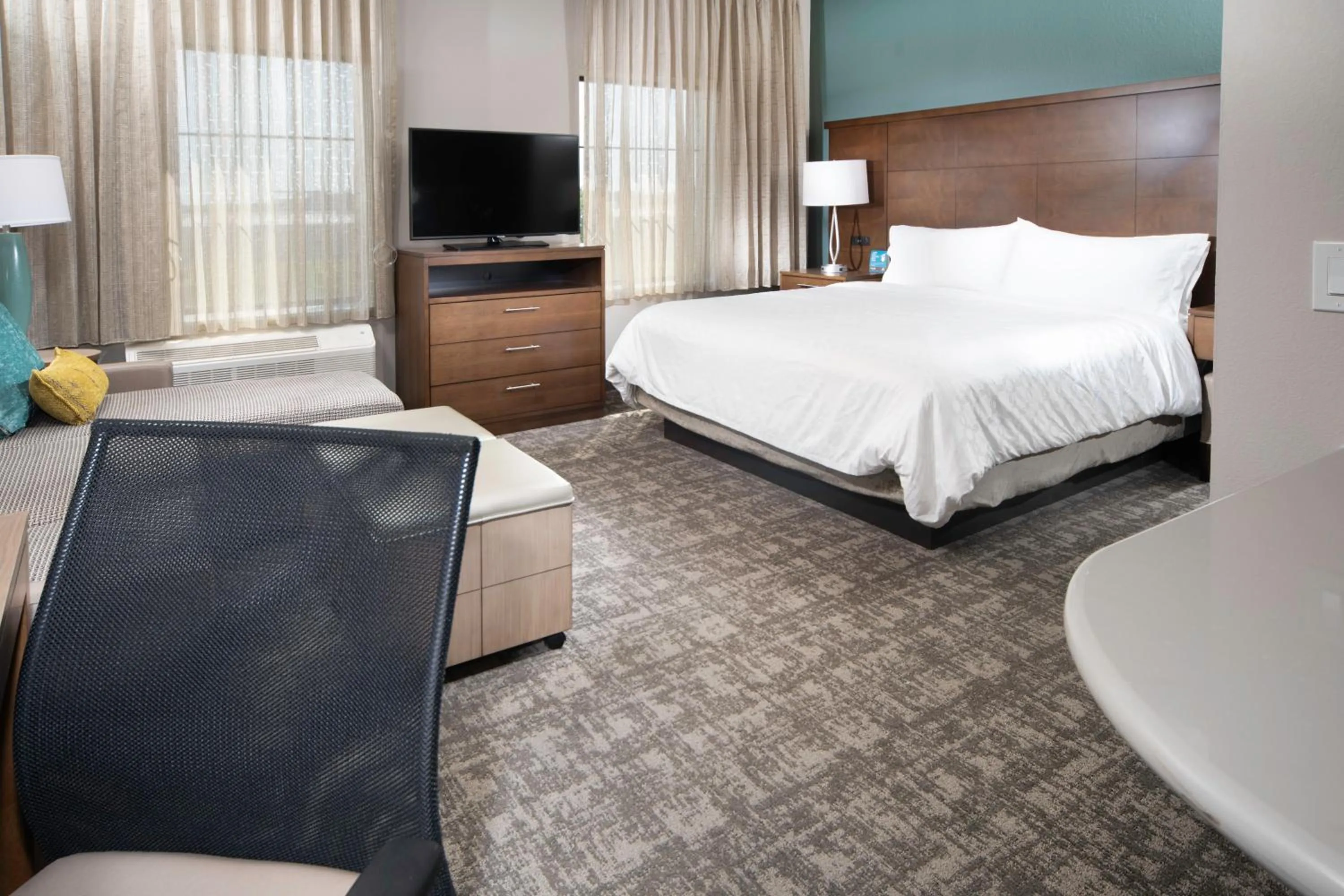 Photo of the whole room, Bed in Staybridge Suites Florence - Cincinnati South by IHG