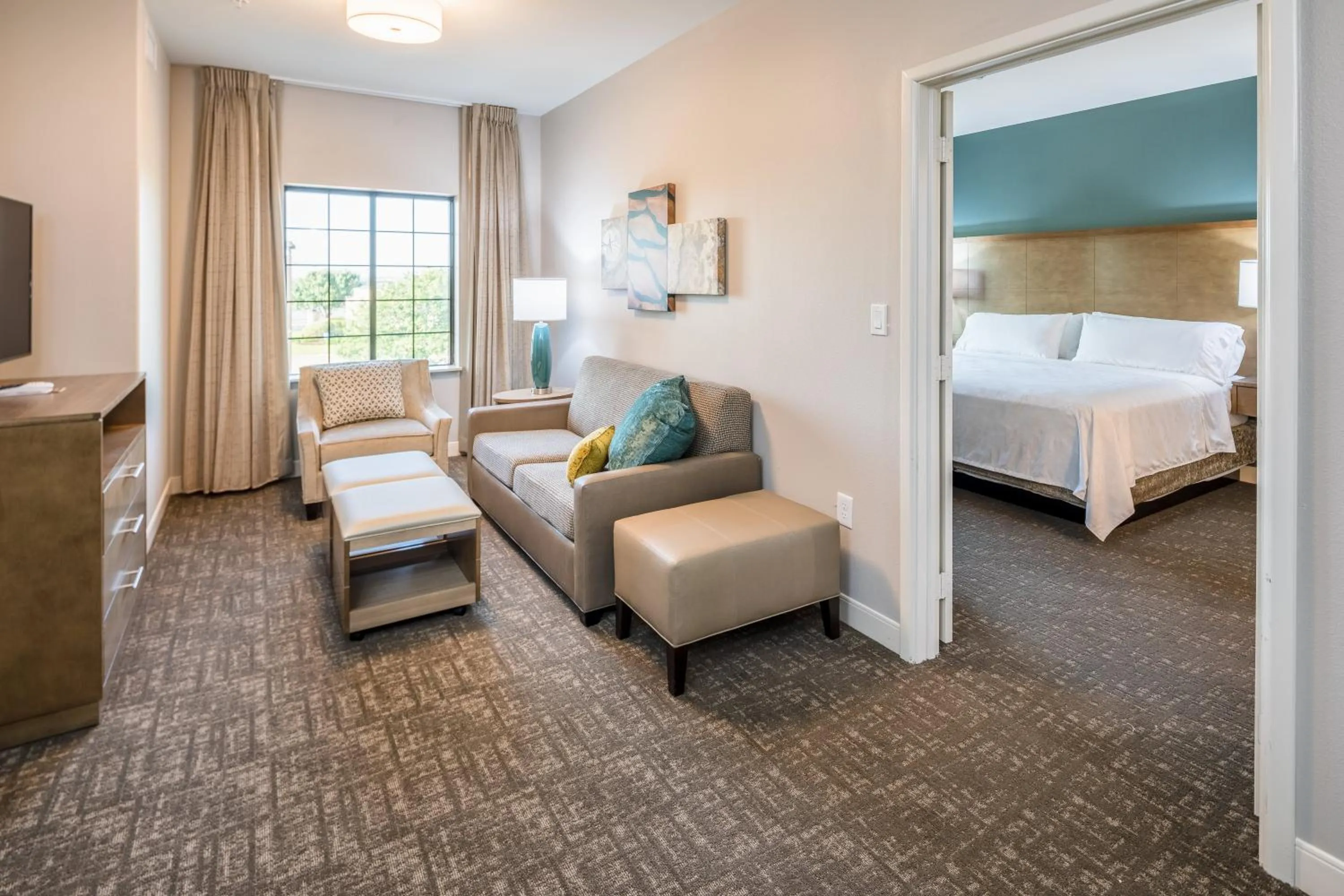 Photo of the whole room, Bed in Staybridge Suites Florence - Cincinnati South by IHG