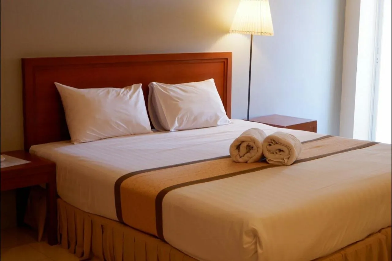 Bed in Phromsuk Hotel Ayutthaya