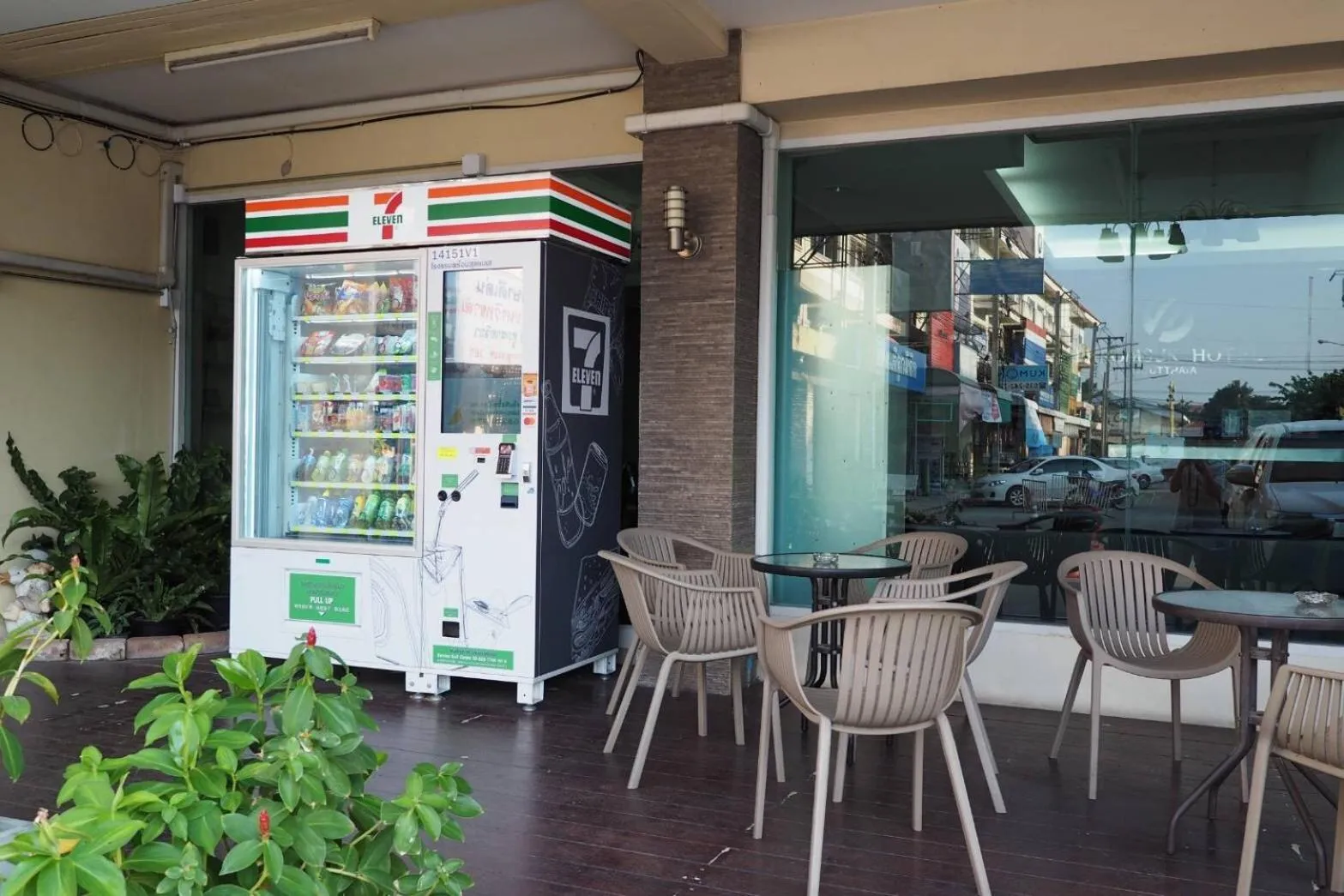 Supermarket/grocery shop in Phromsuk Hotel Ayutthaya