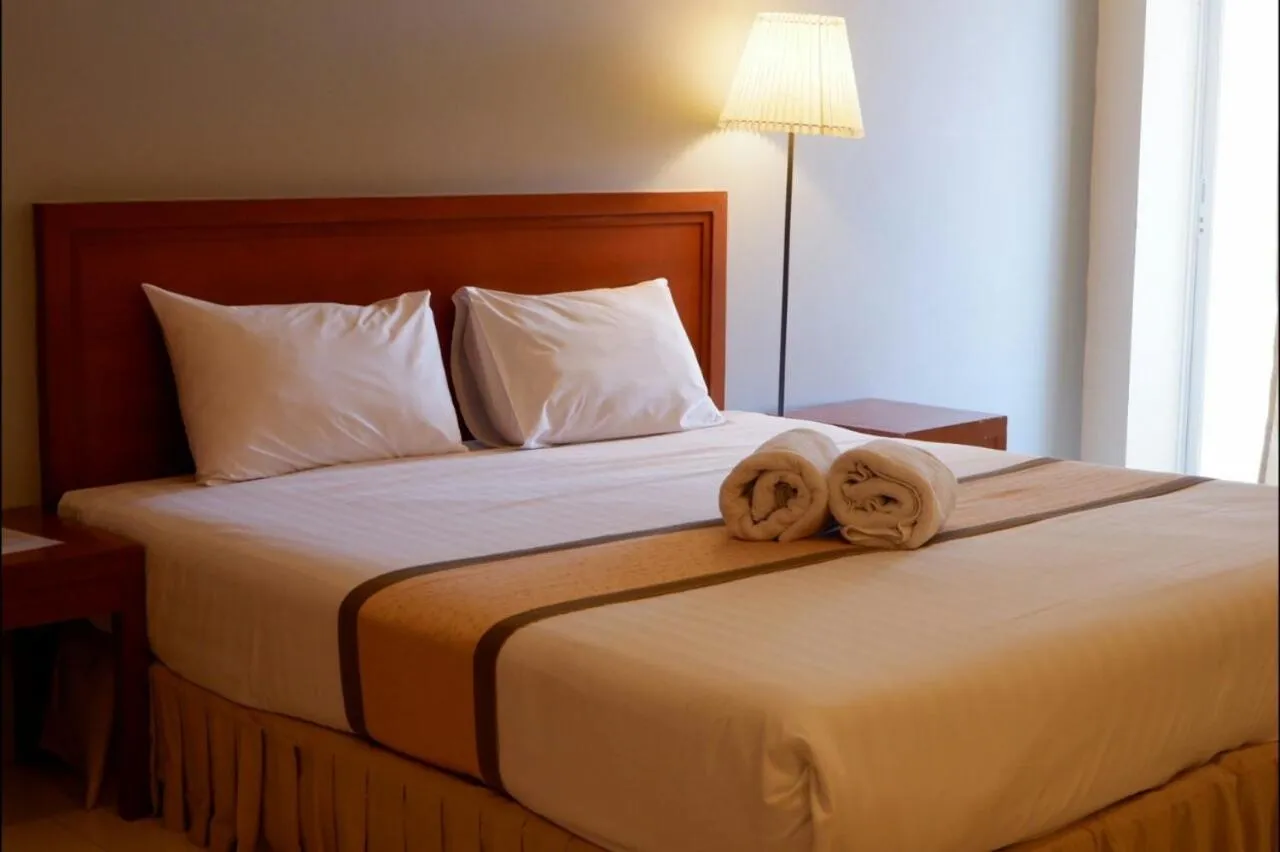 Bed in Phromsuk Hotel Ayutthaya