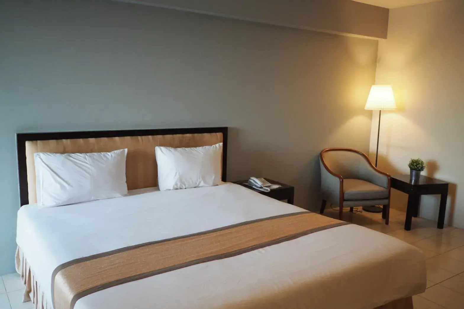 Deluxe Double Room with Balcony in Phromsuk Hotel Ayutthaya Deluxe Double Room with Balcony in Phromsuk Hotel Ayutthaya