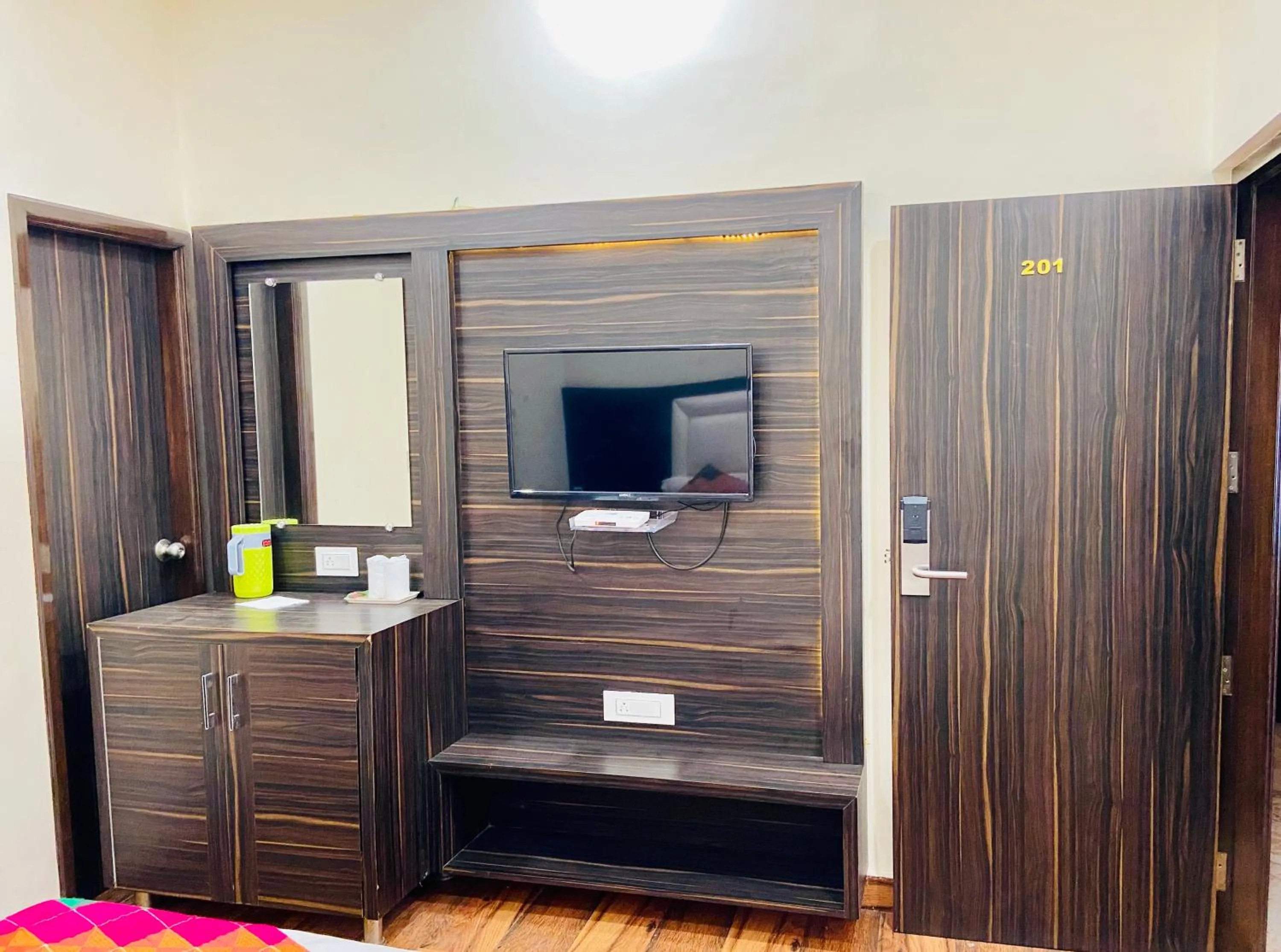 TV and multimedia in Hotel Kabir Residency