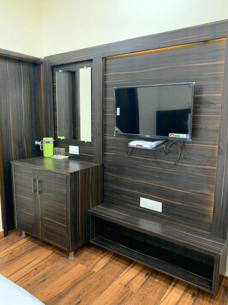 TV and multimedia in Hotel Kabir Residency