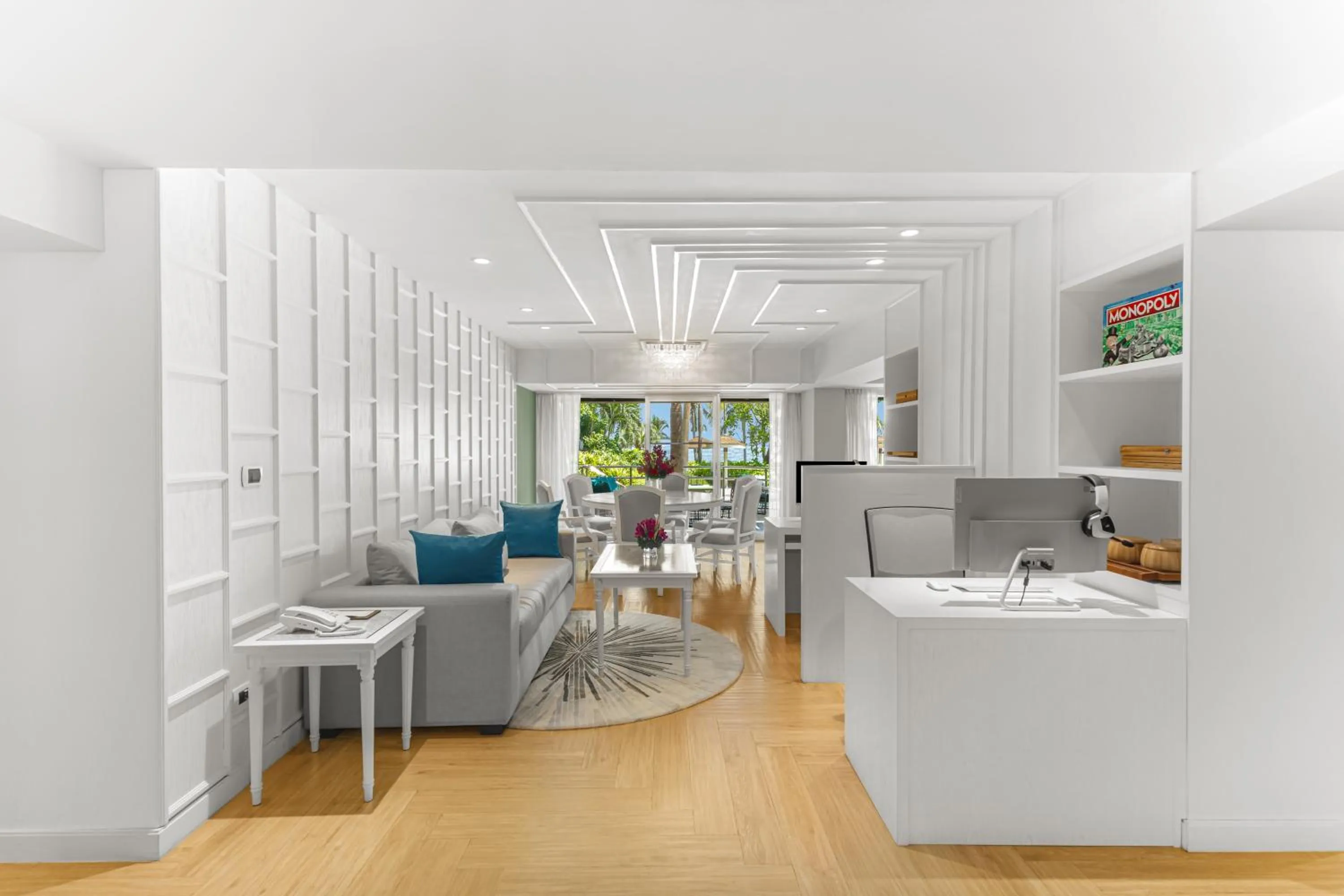 Lounge or bar in Royal Wing Suites & Spa Pattaya