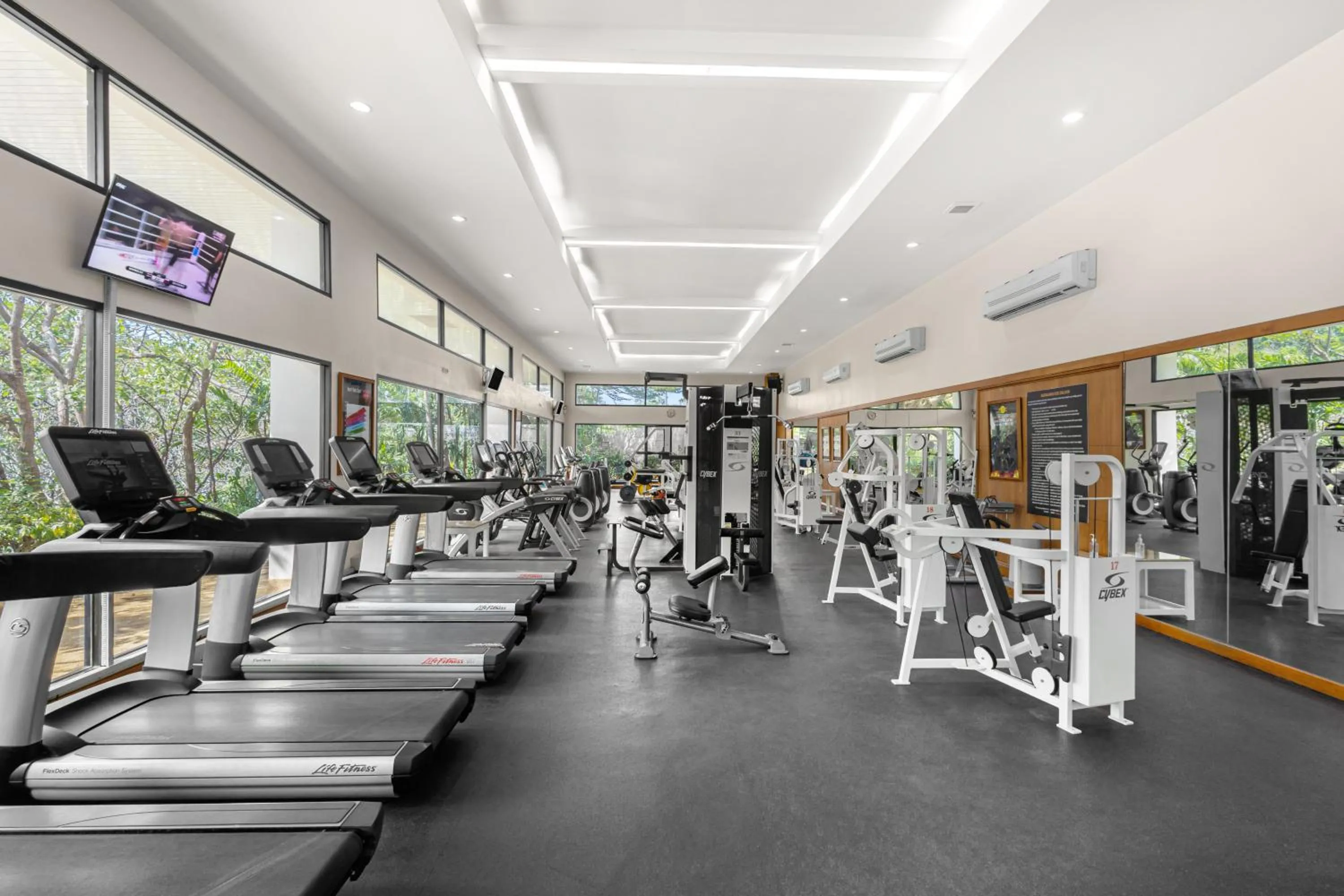 Fitness centre/facilities in Royal Wing Suites & Spa Pattaya