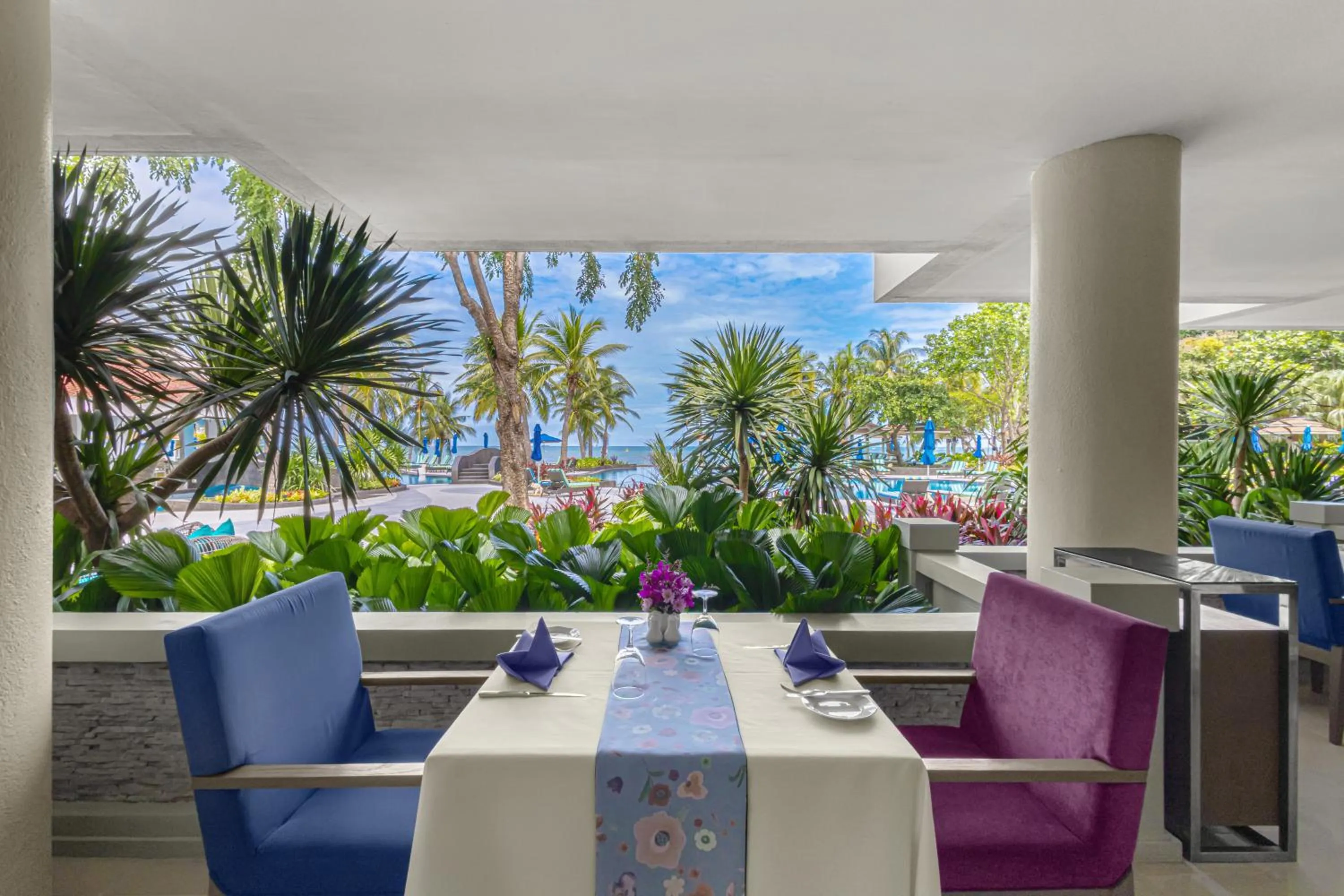 Restaurant/places to eat in Royal Wing Suites & Spa Pattaya