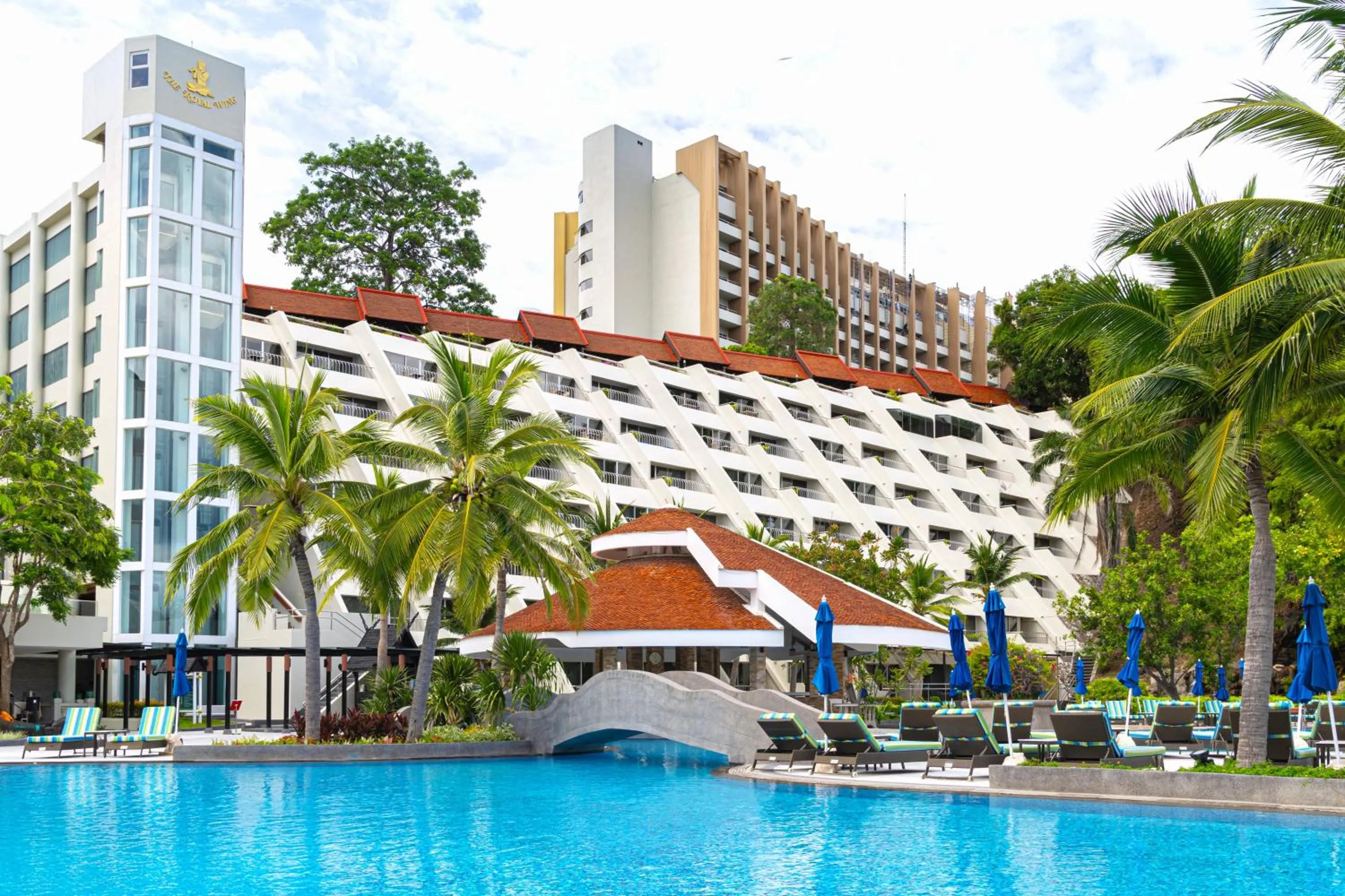Property building in Royal Wing Suites & Spa Pattaya