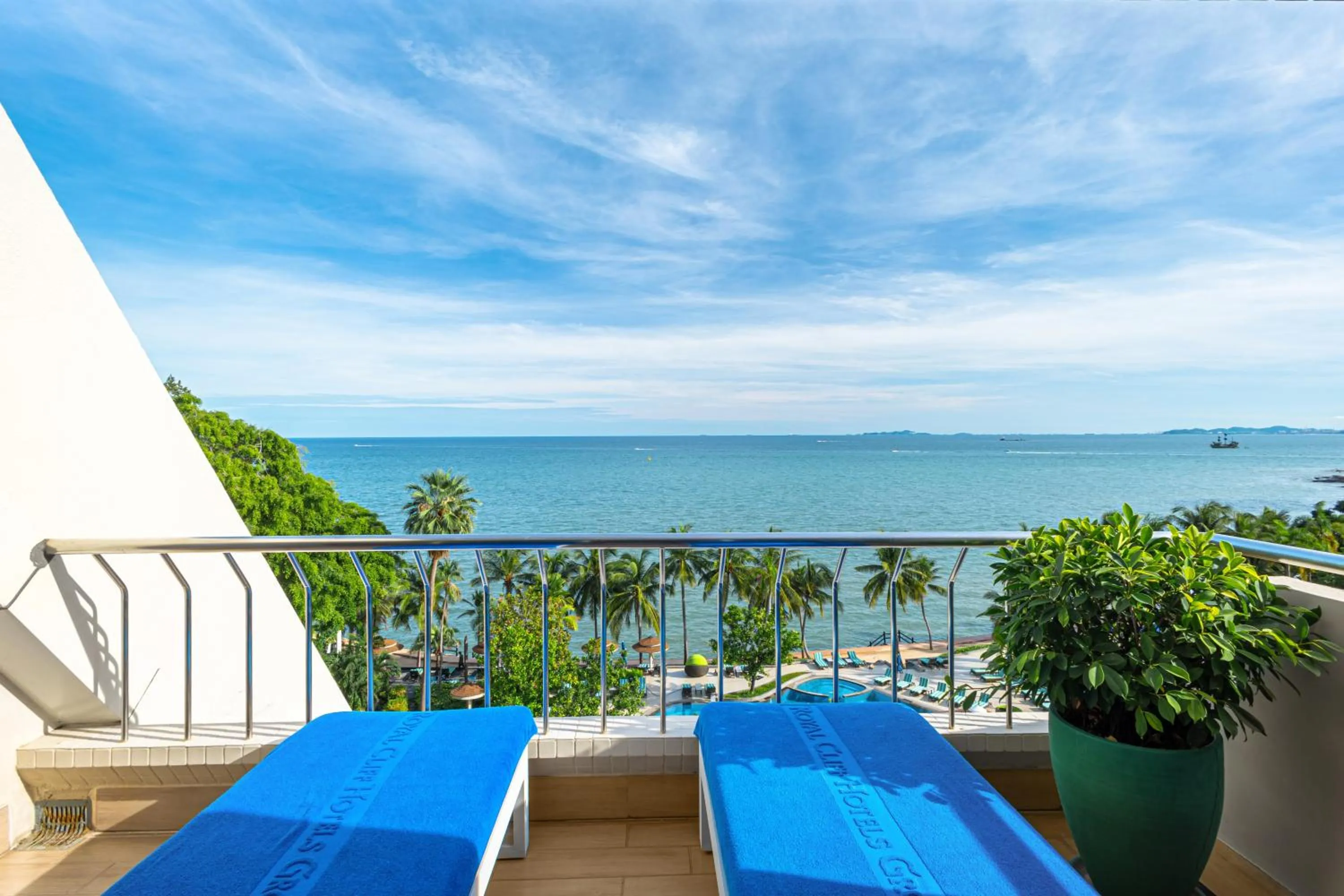 Balcony/Terrace in Royal Wing Suites & Spa Pattaya