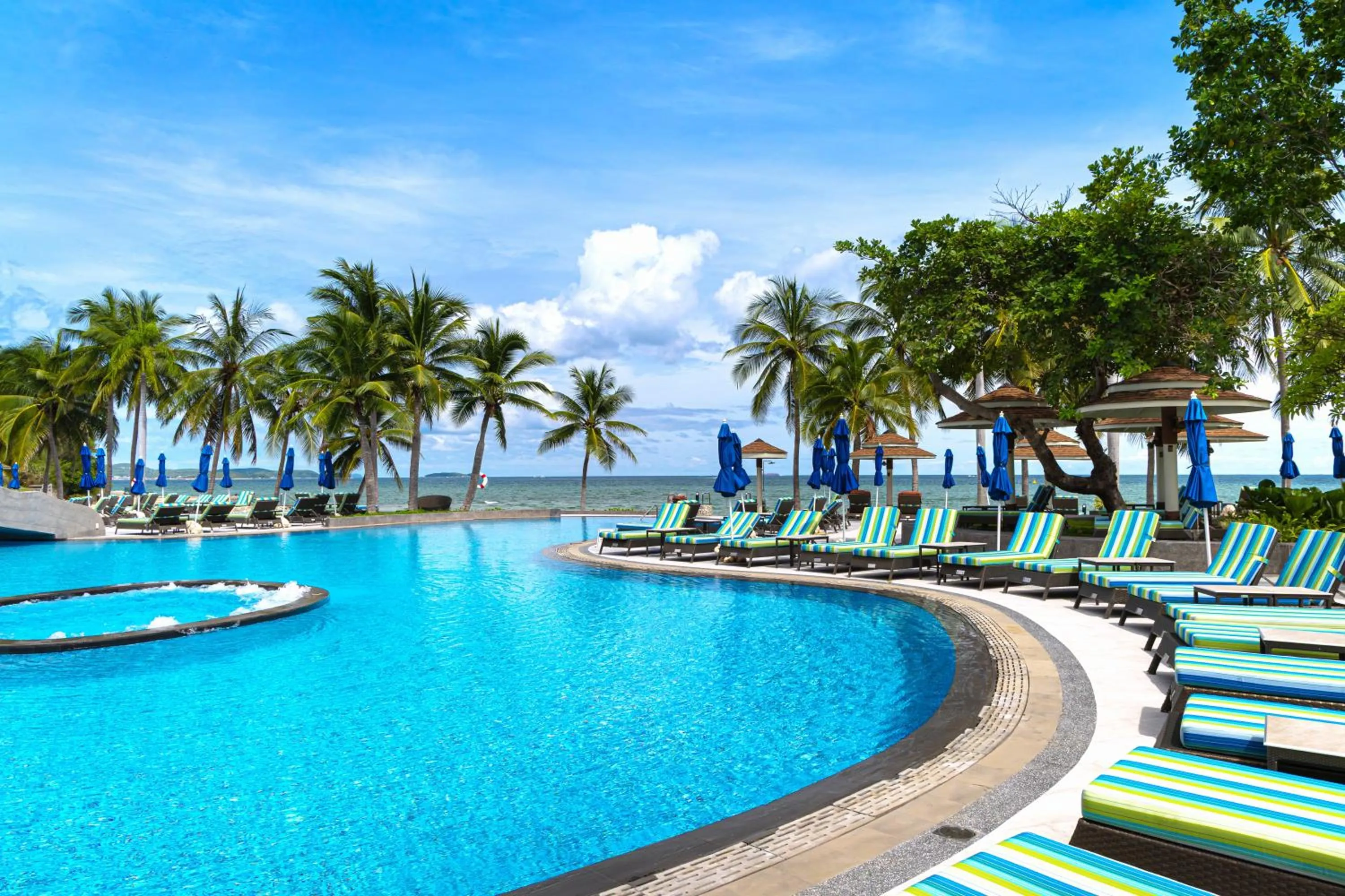 Day in Royal Wing Suites & Spa Pattaya