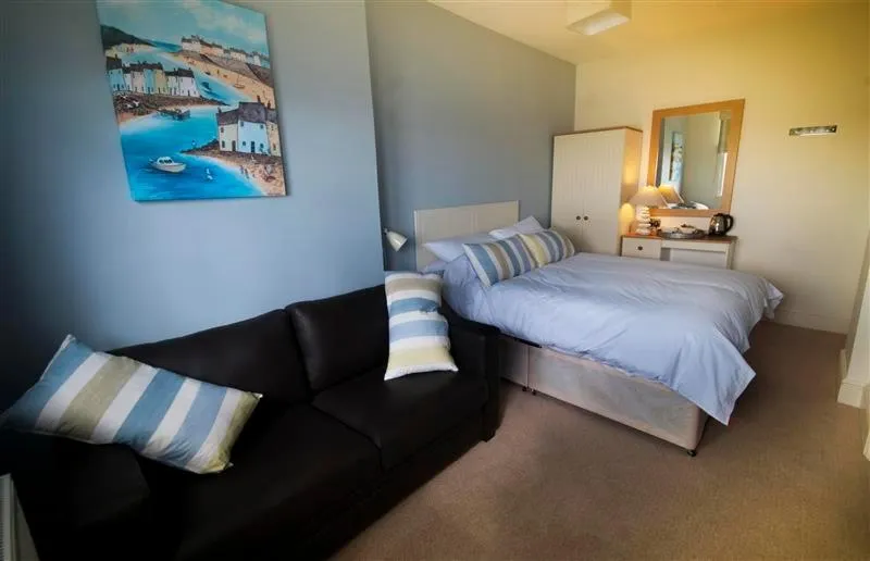 Photo of the whole room, Bed in The Paris Hotel