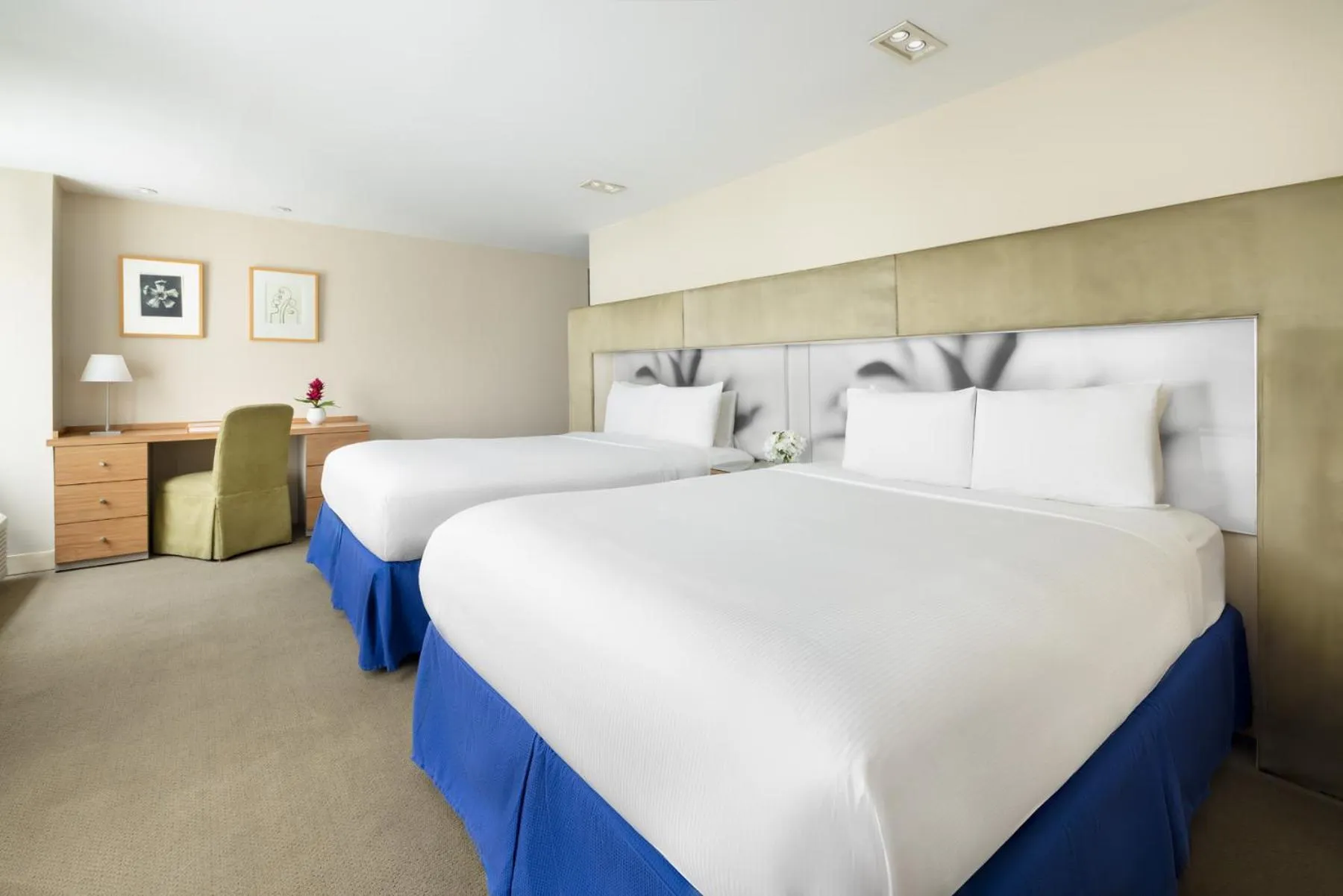 Bed in Shoreham Hotel