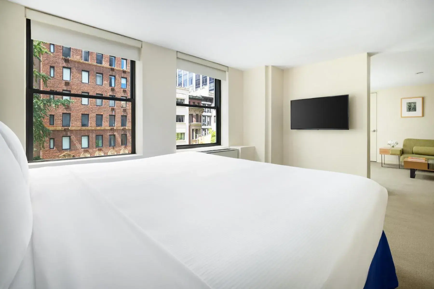 One-Bedroom Queen Suite in Shoreham Hotel One-Bedroom Queen Suite in Shoreham Hotel