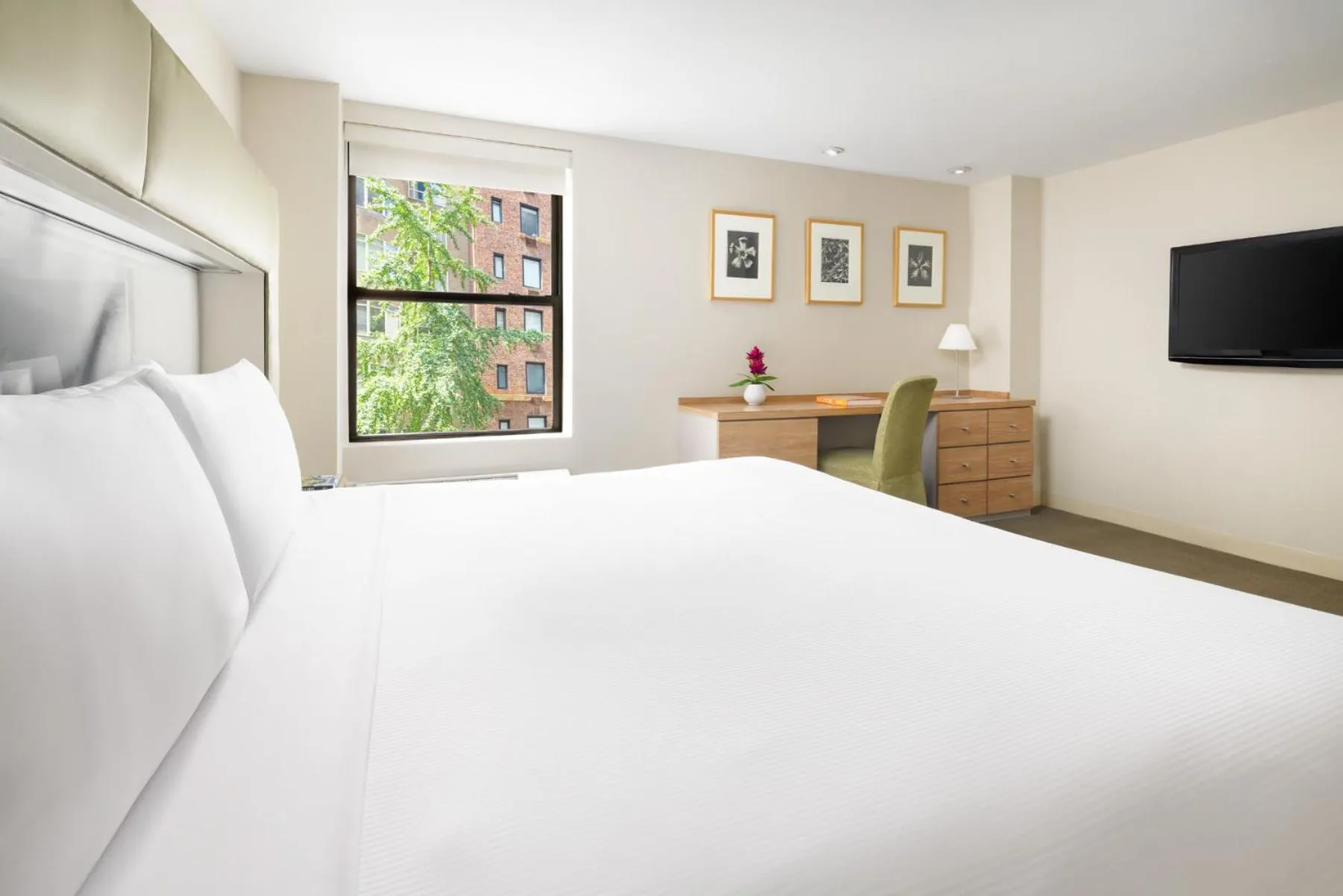 Bed in Shoreham Hotel