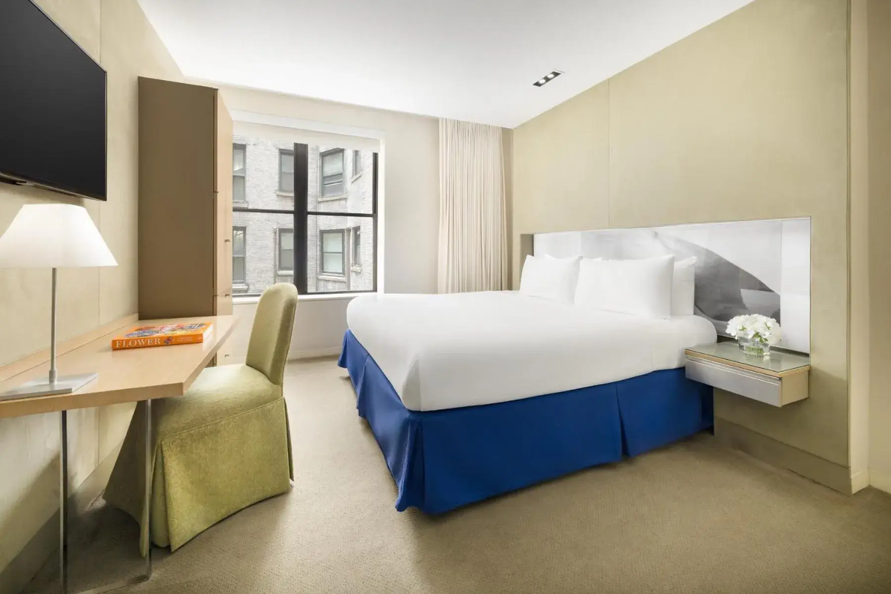 Deluxe King Room in Shoreham Hotel Deluxe King Room in Shoreham Hotel