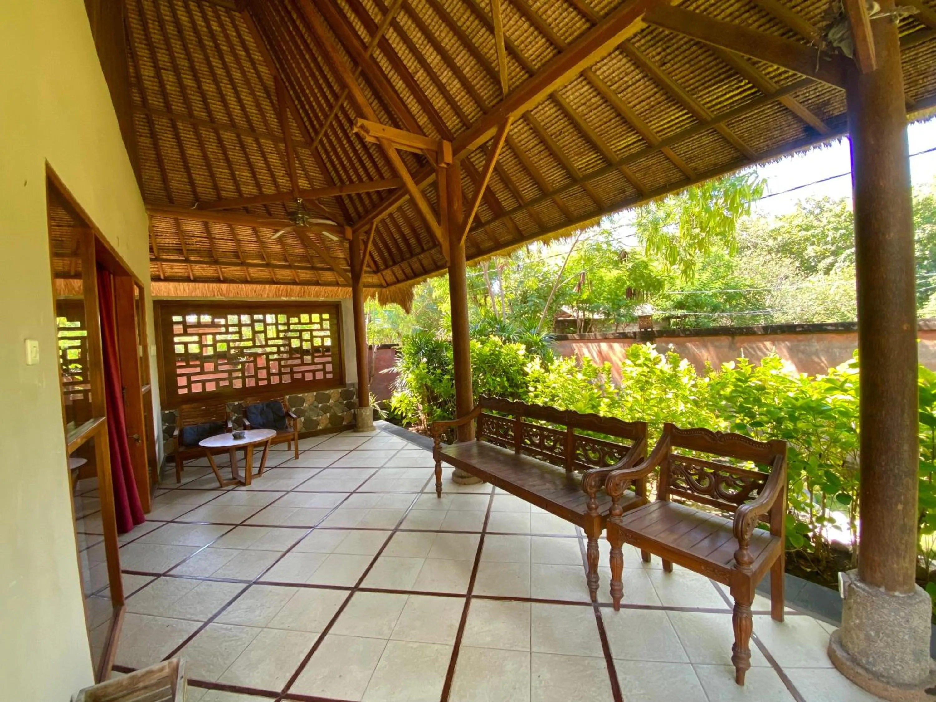 Sunia Loka Bungalows & Dive Center