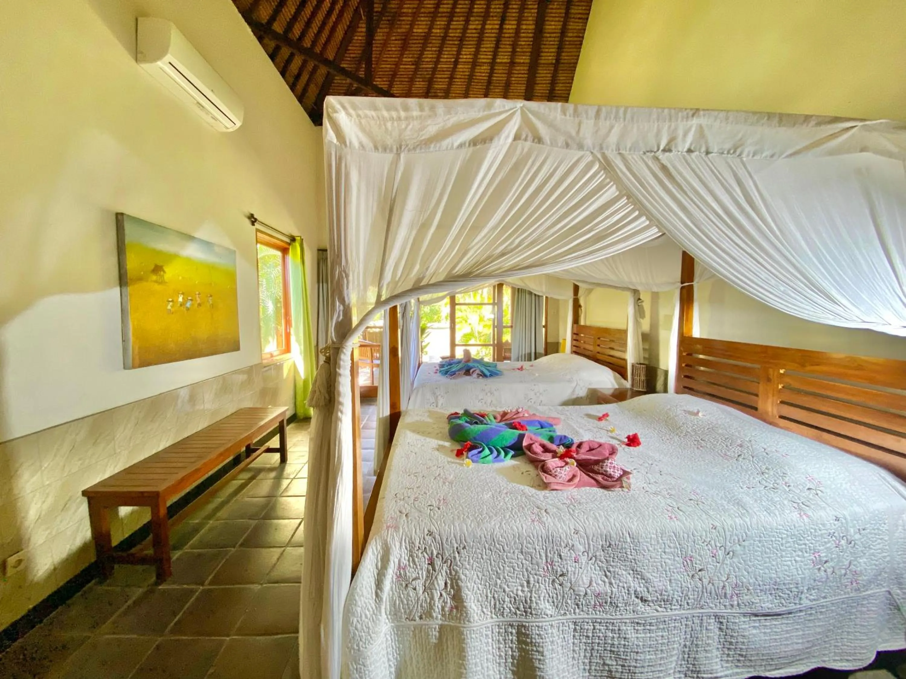 Bed in Sunia Loka Bungalows & Dive Center