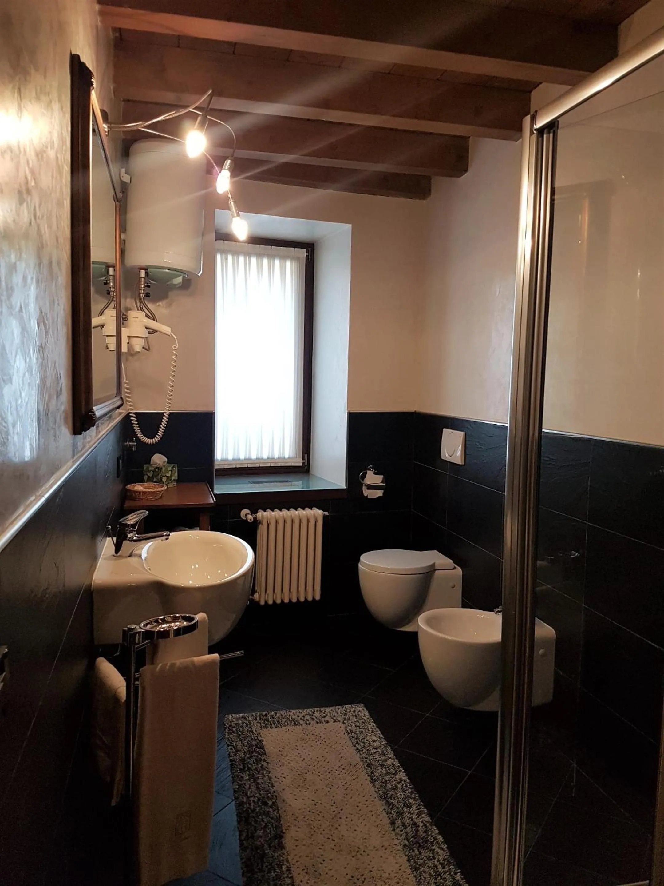 Bathroom in Fontanile Relais - Valcalepio Lounge
