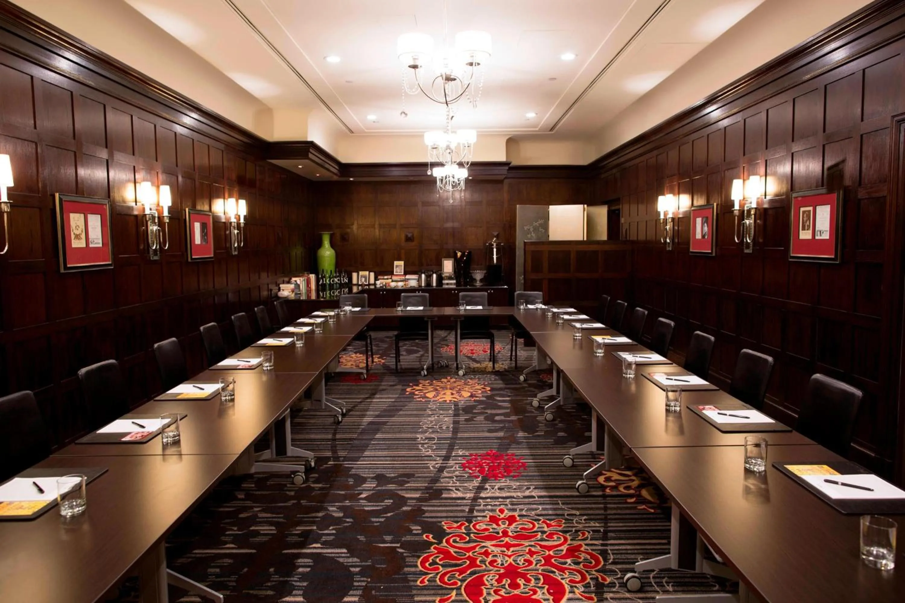 Meeting/conference room in The Algonquin Hotel Times Square, Autograph Collection