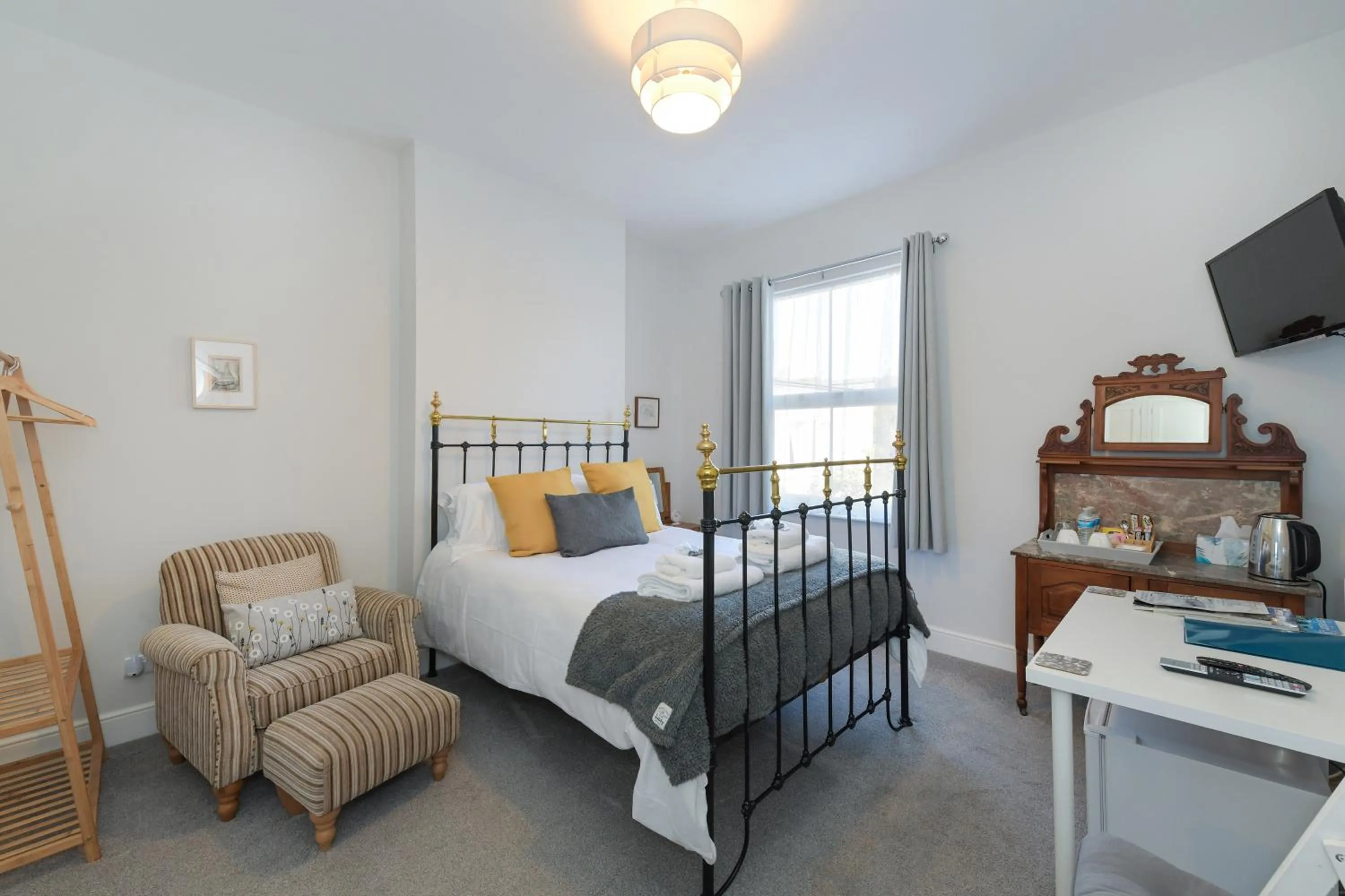 Bedroom, Bed in Borrowfield Lodge