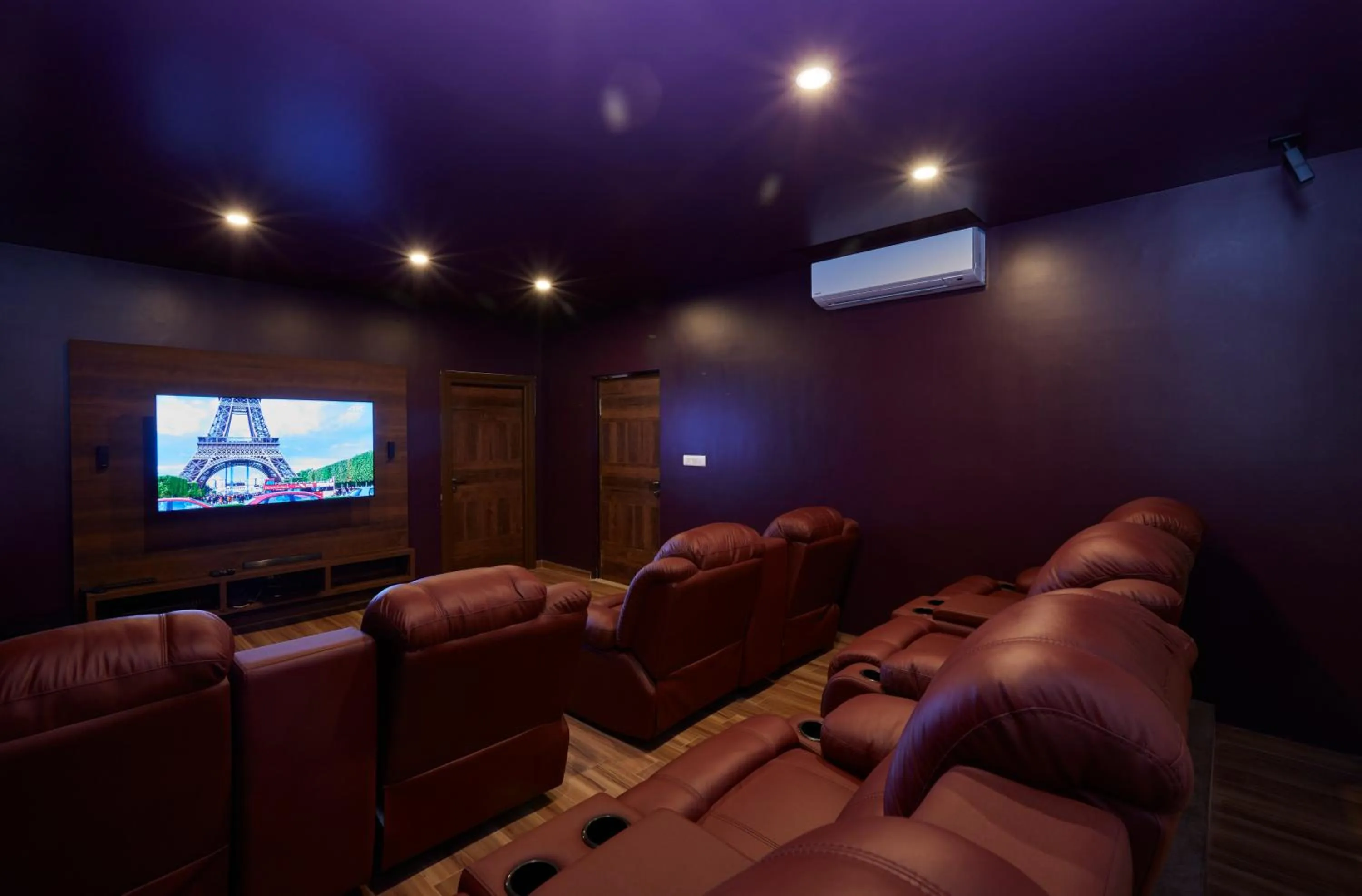 Communal lounge/ TV room in The Continentti Whitefield