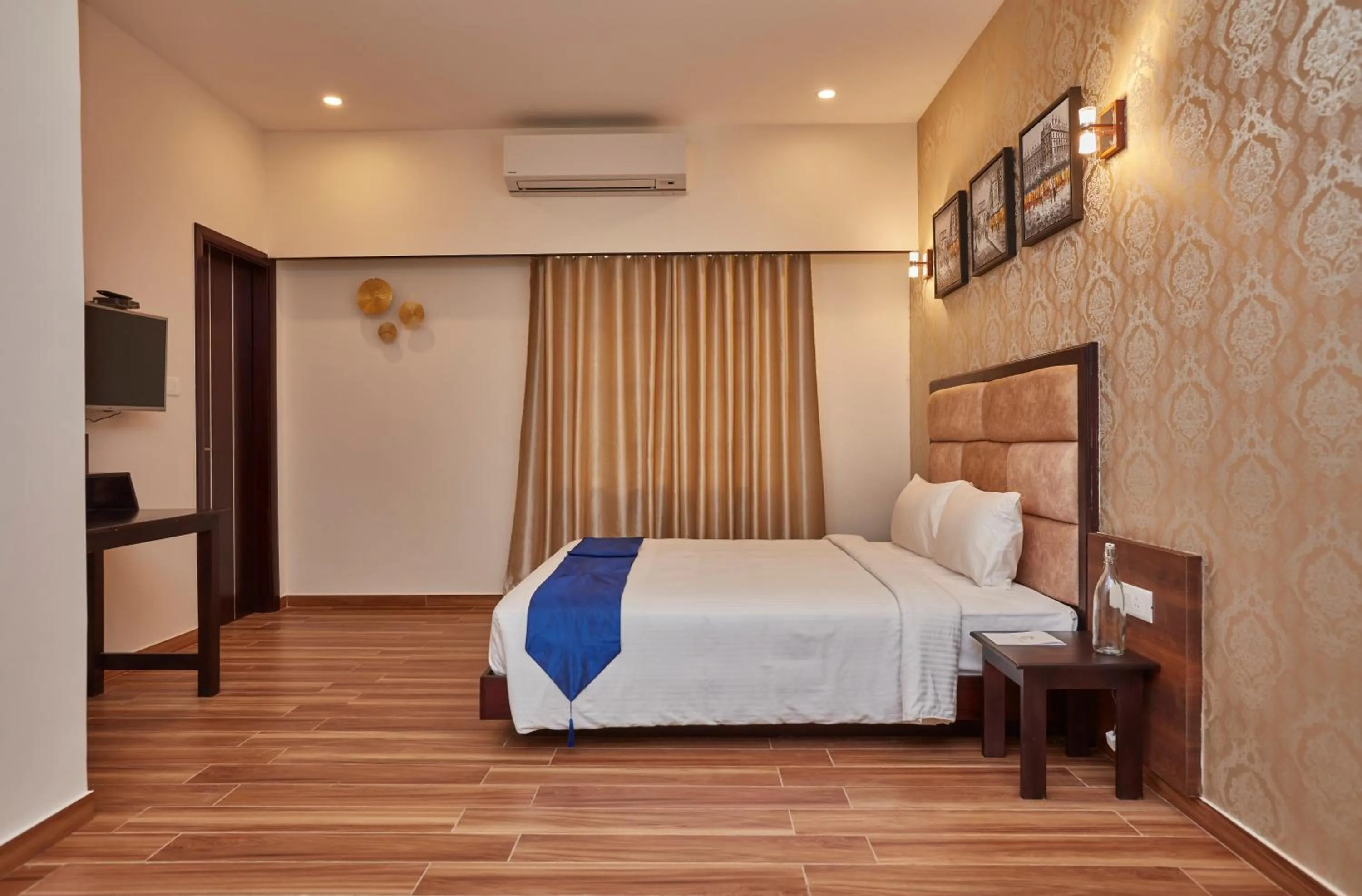 Bedroom, Bed in The Continentti Whitefield