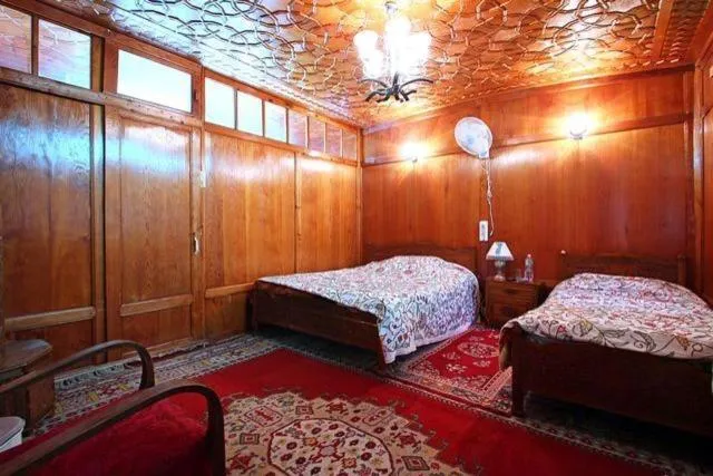 Photo of the whole room, Bed in Houseboat Lily of Nageen