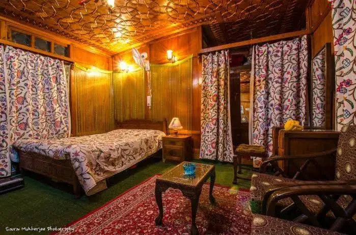 Classic Double Room in Houseboat Lily of Nageen Classic Double Room in Houseboat Lily of Nageen