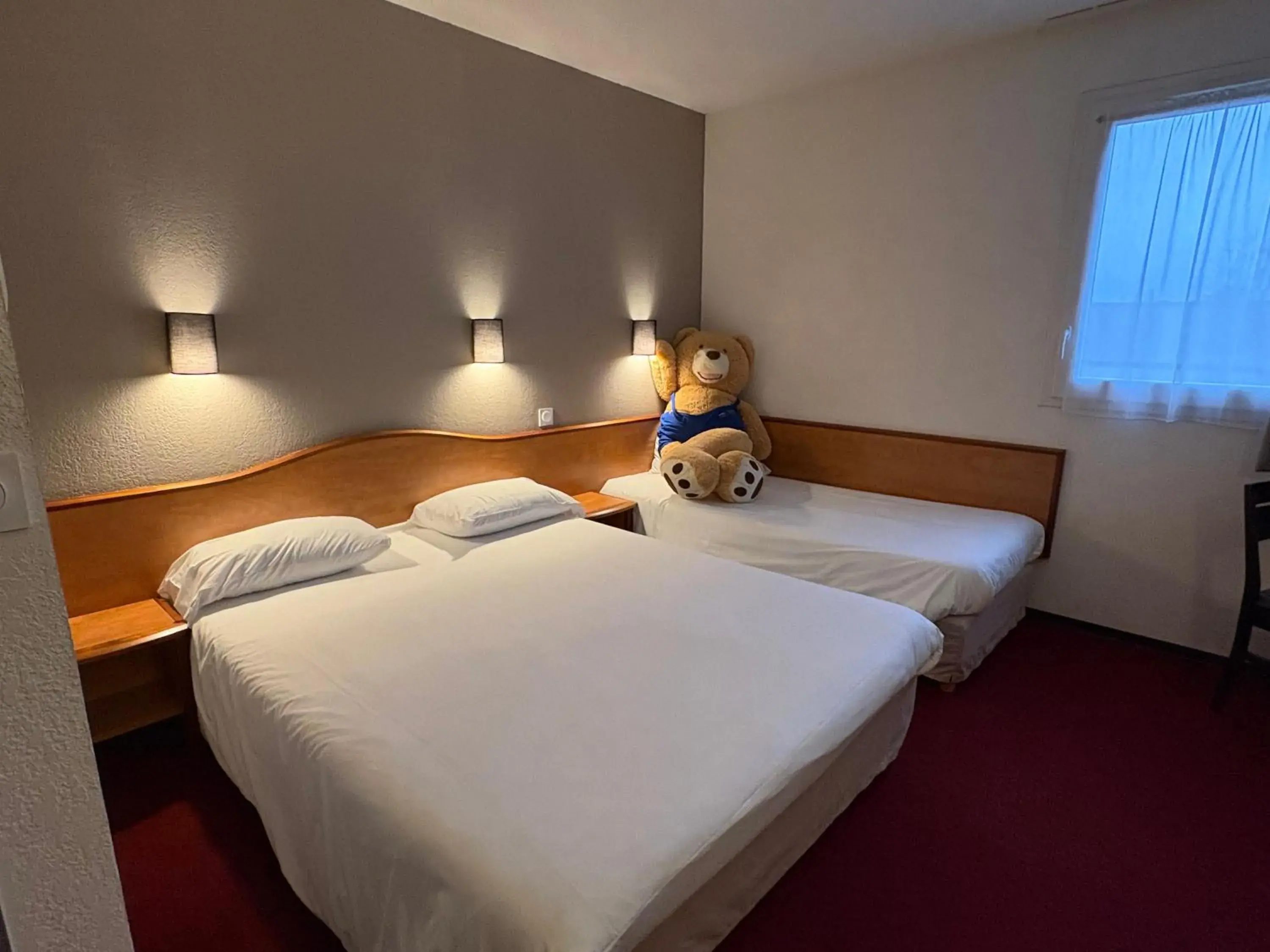 Triple Room in Brit Hotel Confort Villeneuve Sur Lot Triple Room in Brit Hotel Confort Villeneuve Sur Lot