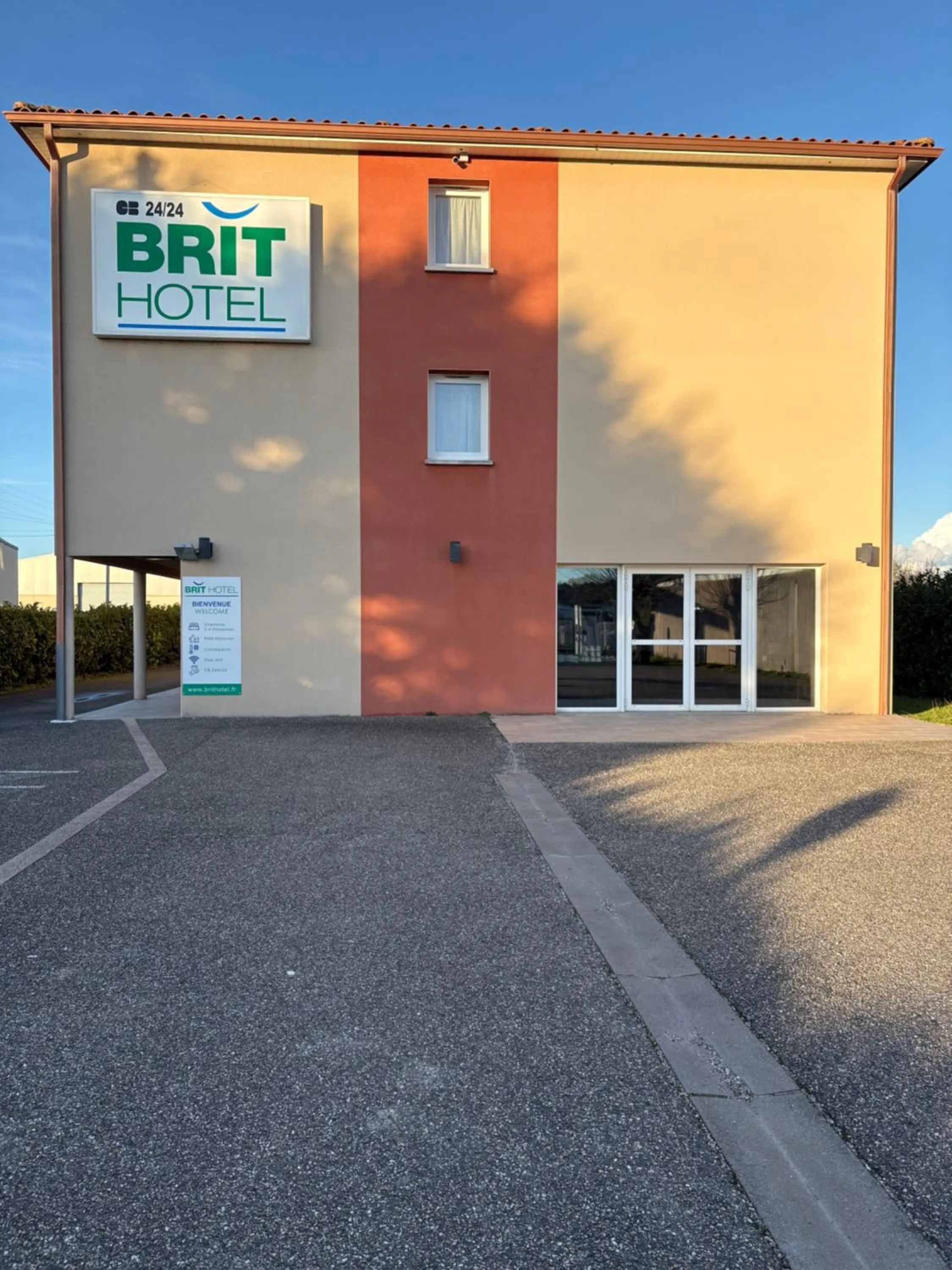 Property building in Brit Hotel Confort Villeneuve Sur Lot