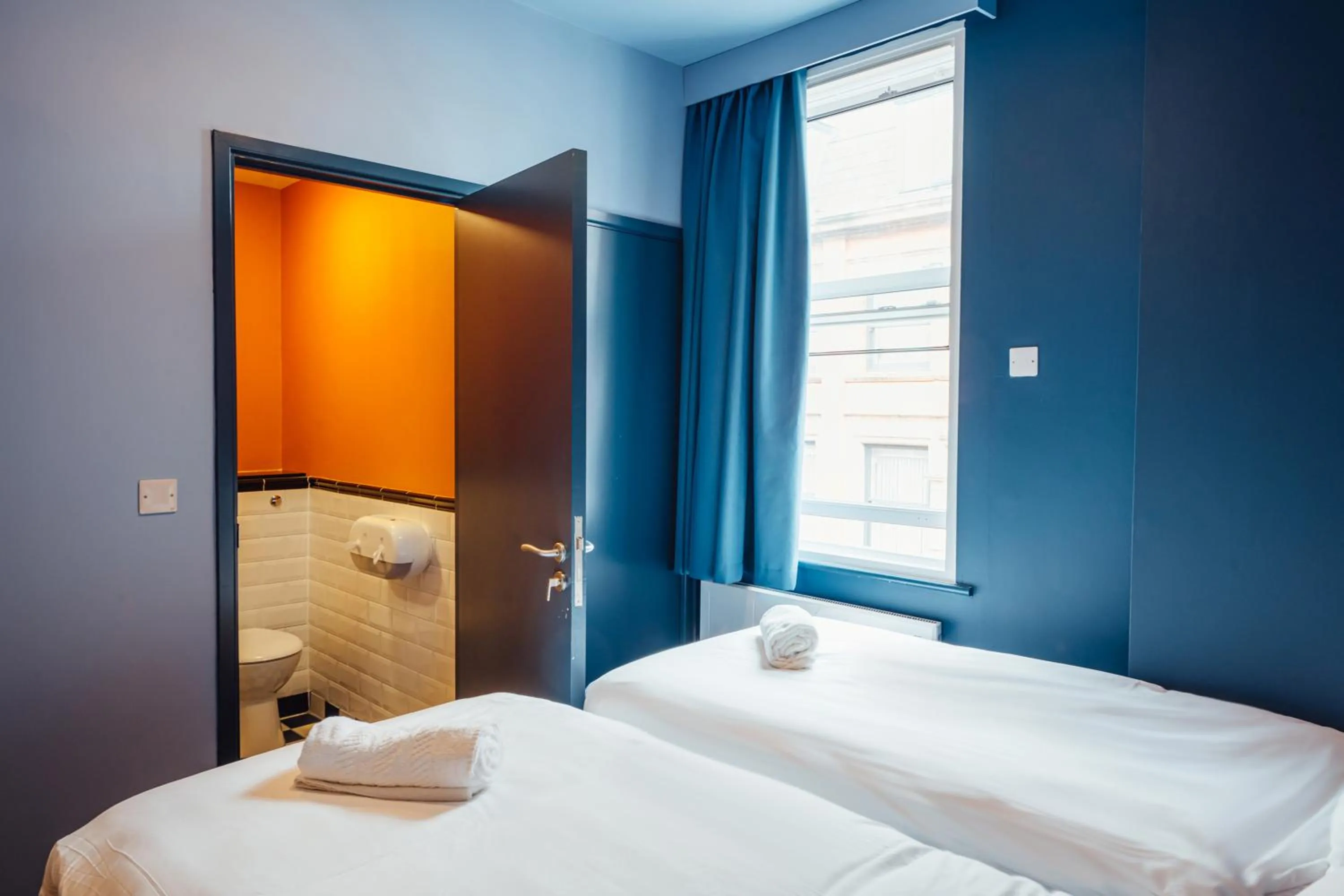 Toilet, Bed in Kabannas Liverpool