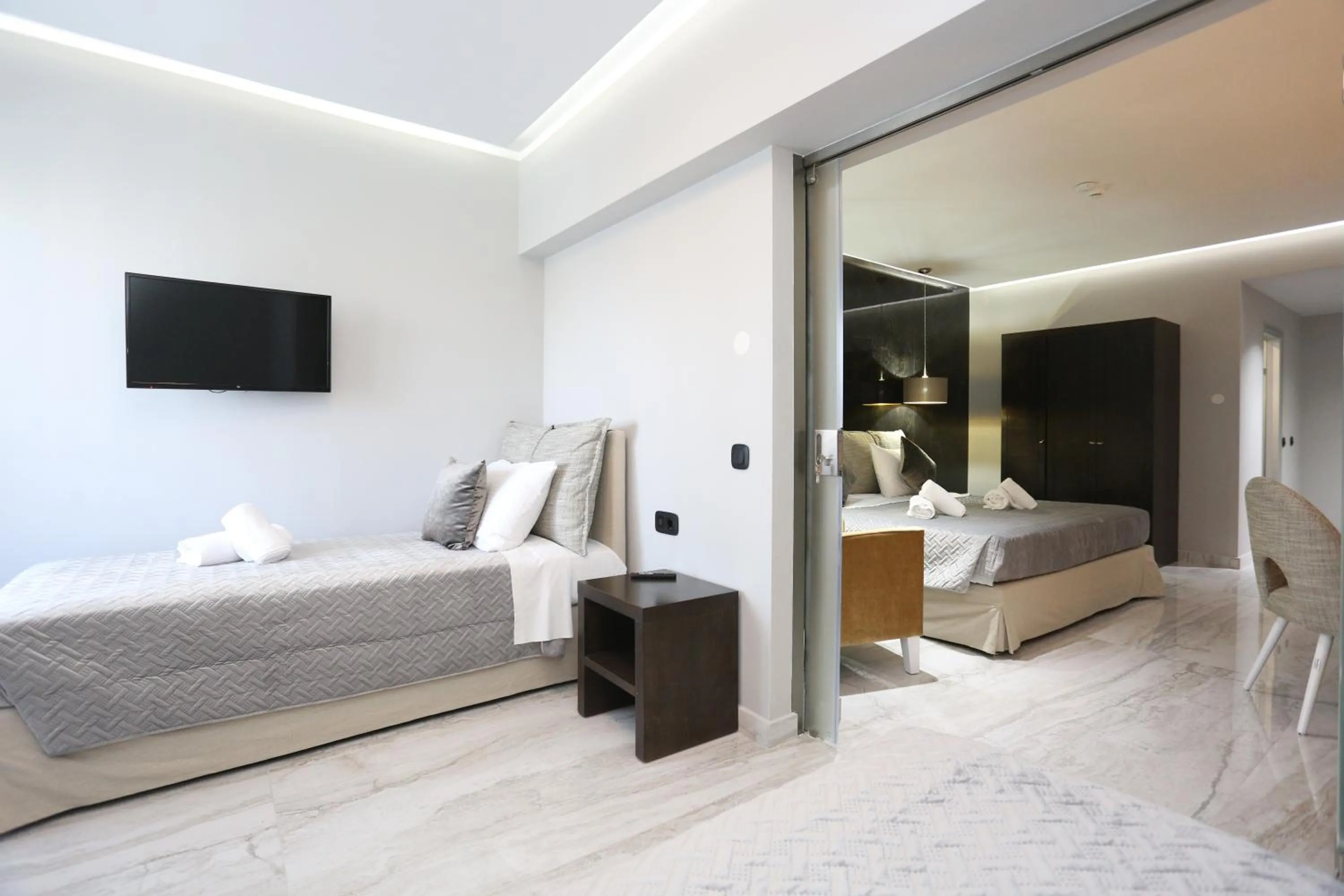 Bedroom, Bed in Tropical